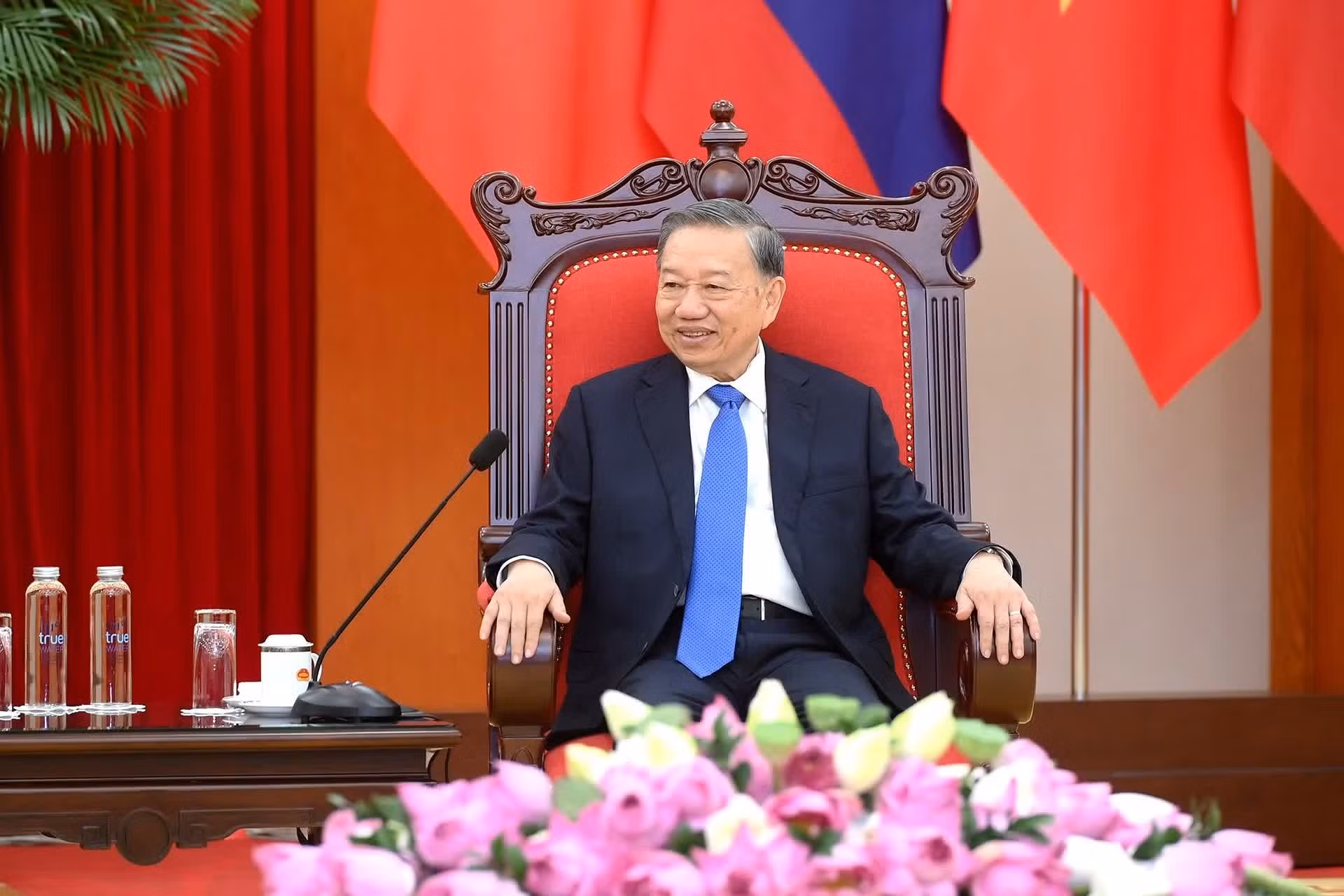 El máximo líder de Vietnam, To Lam, toma la palabra en el encuentro.