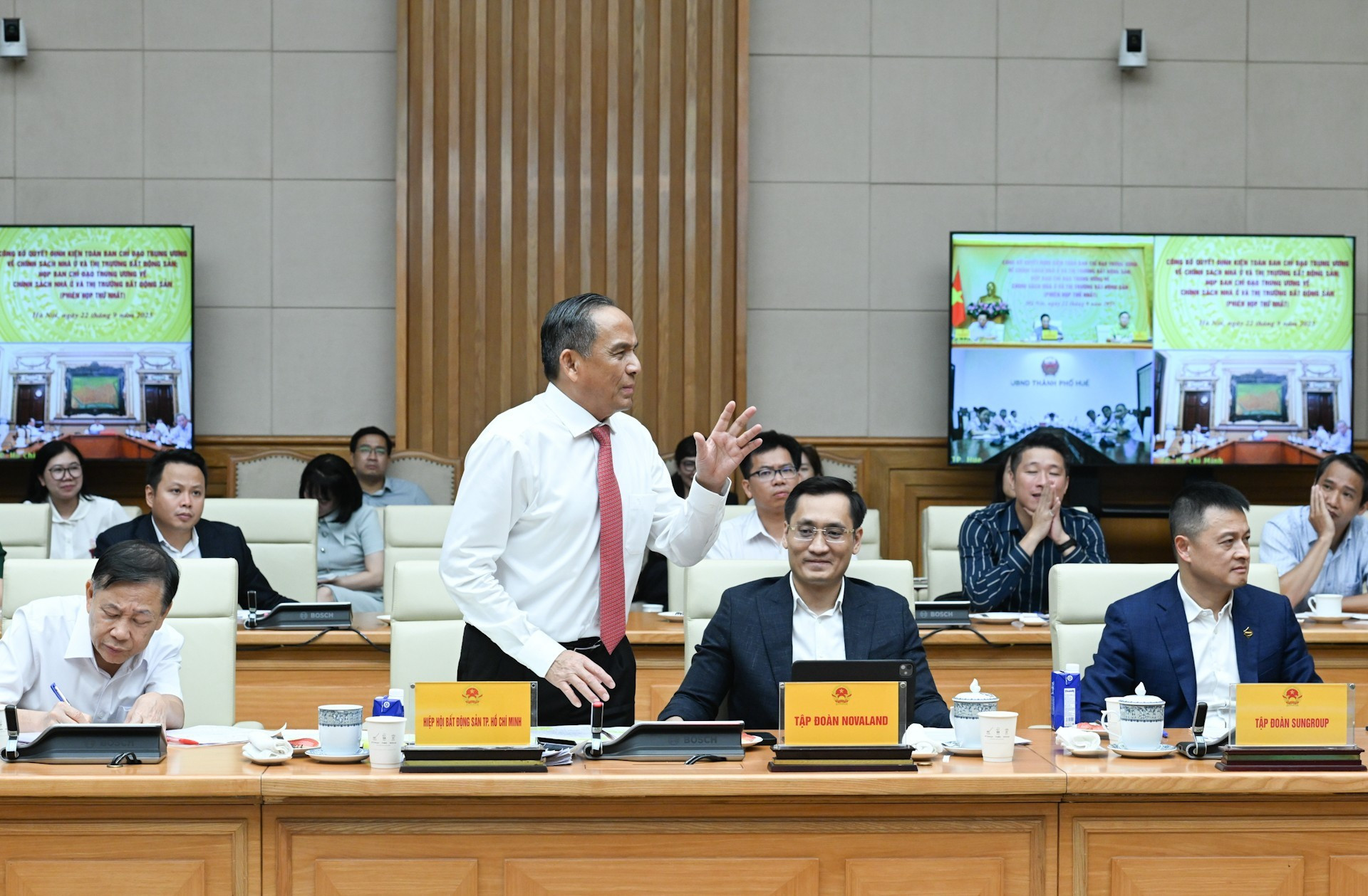 Un representante de la Asociación de Bienes Raíces de Ciudad Ho Chi Minh habla en la cita. Un representante de la Asociación de Bienes Raíces de Ciudad Ho Chi Minh habla en la cita.