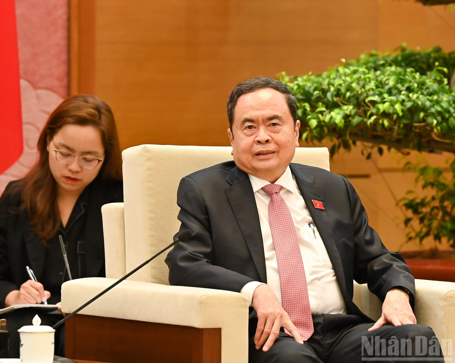 El máximo legislador de Vietnam, Tran Thanh Man, habla en la cita.