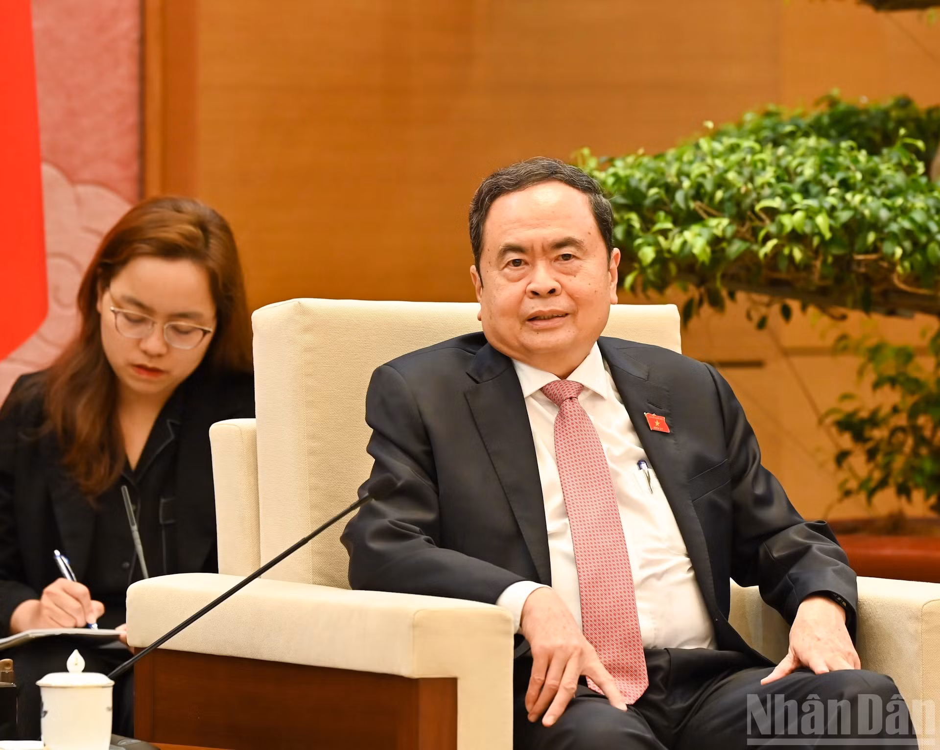 El máximo legislador de Vietnam, Tran Thanh Man, habla en la cita.