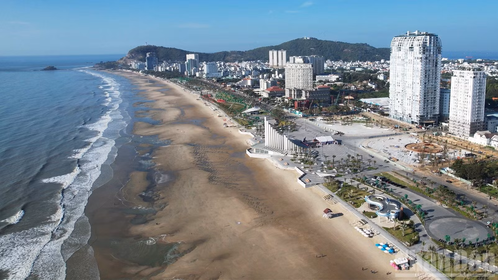 La obra, de fuerte valor simbólico, está llamada a consolidar la marca turística de Vung Tau y a convertir la ciudad en un centro turístico de clase mundial, en consonancia con la Resolución Nº 24-NQ/TW del 7 de octubre de 2022 del Buró Político, sobre el desarrollo socioeconómico y la garantía de la defensa y la seguridad en la región del sudeste hasta 2030, con visión a 2045.