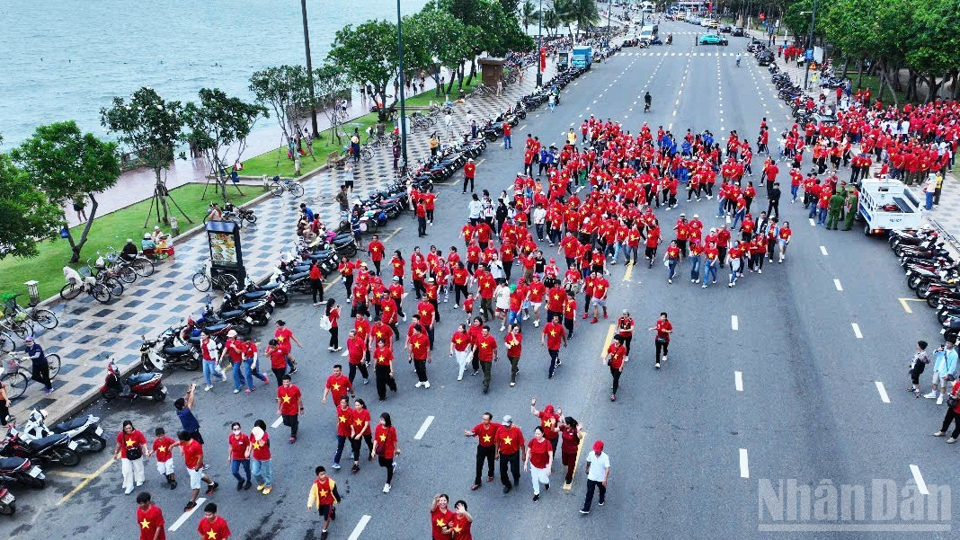 Los excursionistas también pueden visitar parques de atracciones, participar en juegos de alta tecnología, practicar el turismo ecológico y cultural y relajarse.