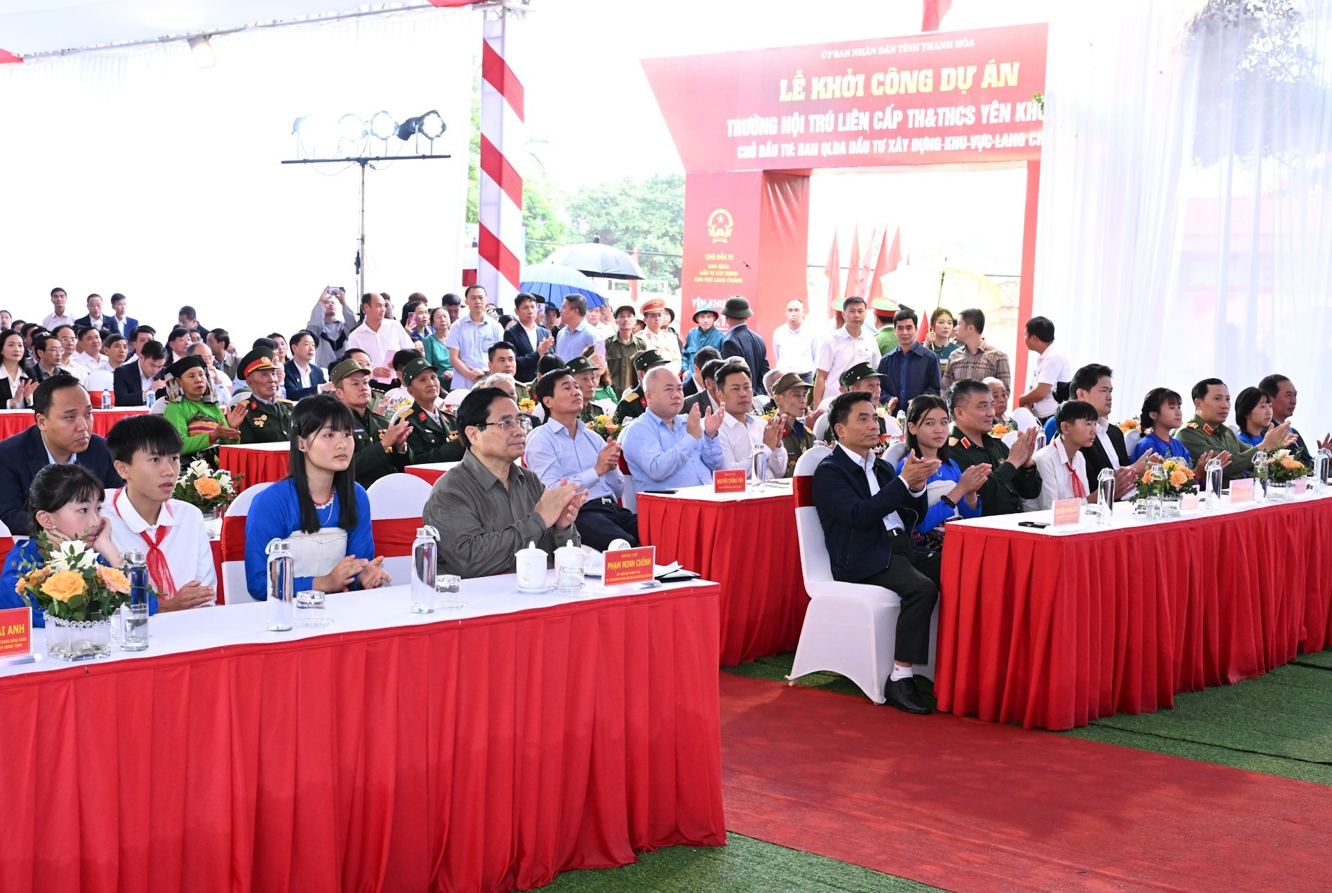 El premier Pham Minh Chinh interviene a la ceremonia.