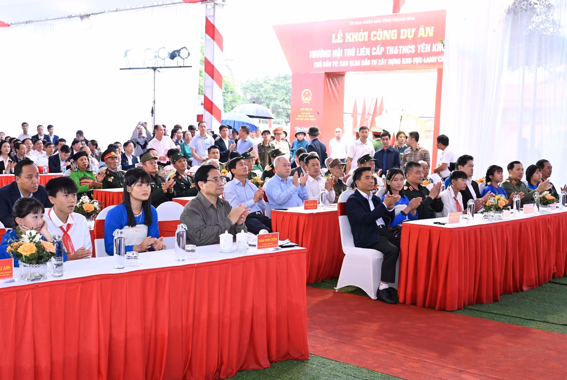 El premier Pham Minh Chinh interviene a la ceremonia.
