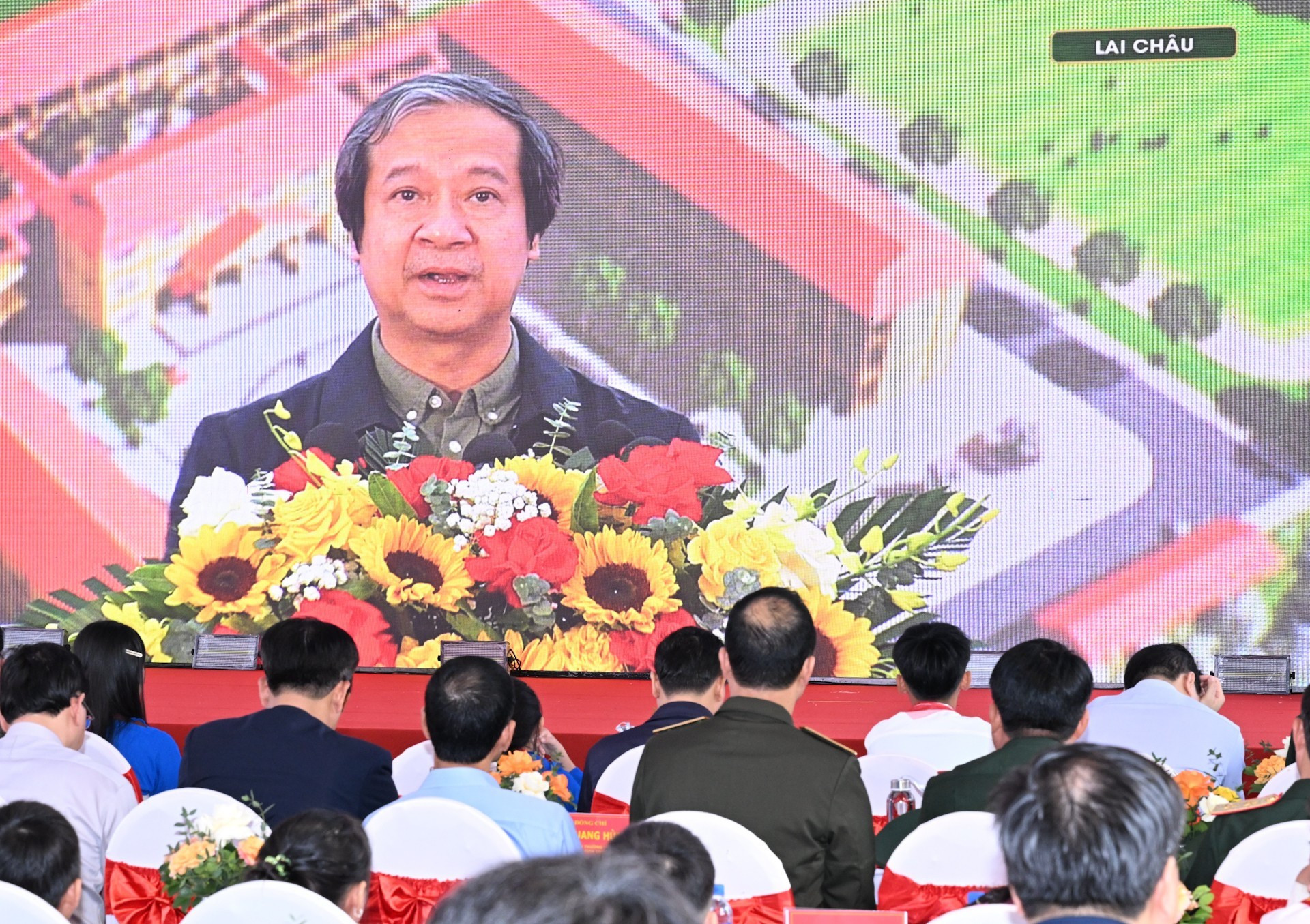 El ministro de Educación y Formación, Nguyen Kim Son, habla en la ceremonia celebrada en la provincia de Lai Chau.
