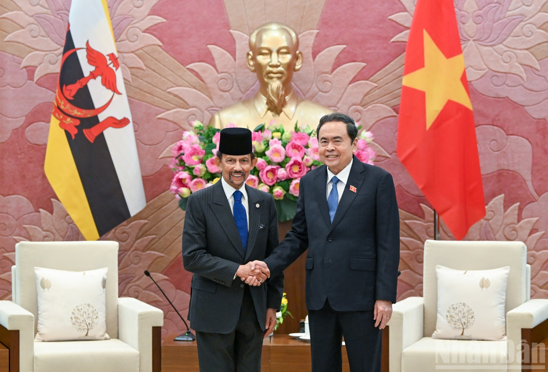 El presidente de la ANV, Tran Thanh Man, y el sultán de Brunéi Darussalam, Haji Hassanal Bolkiah.