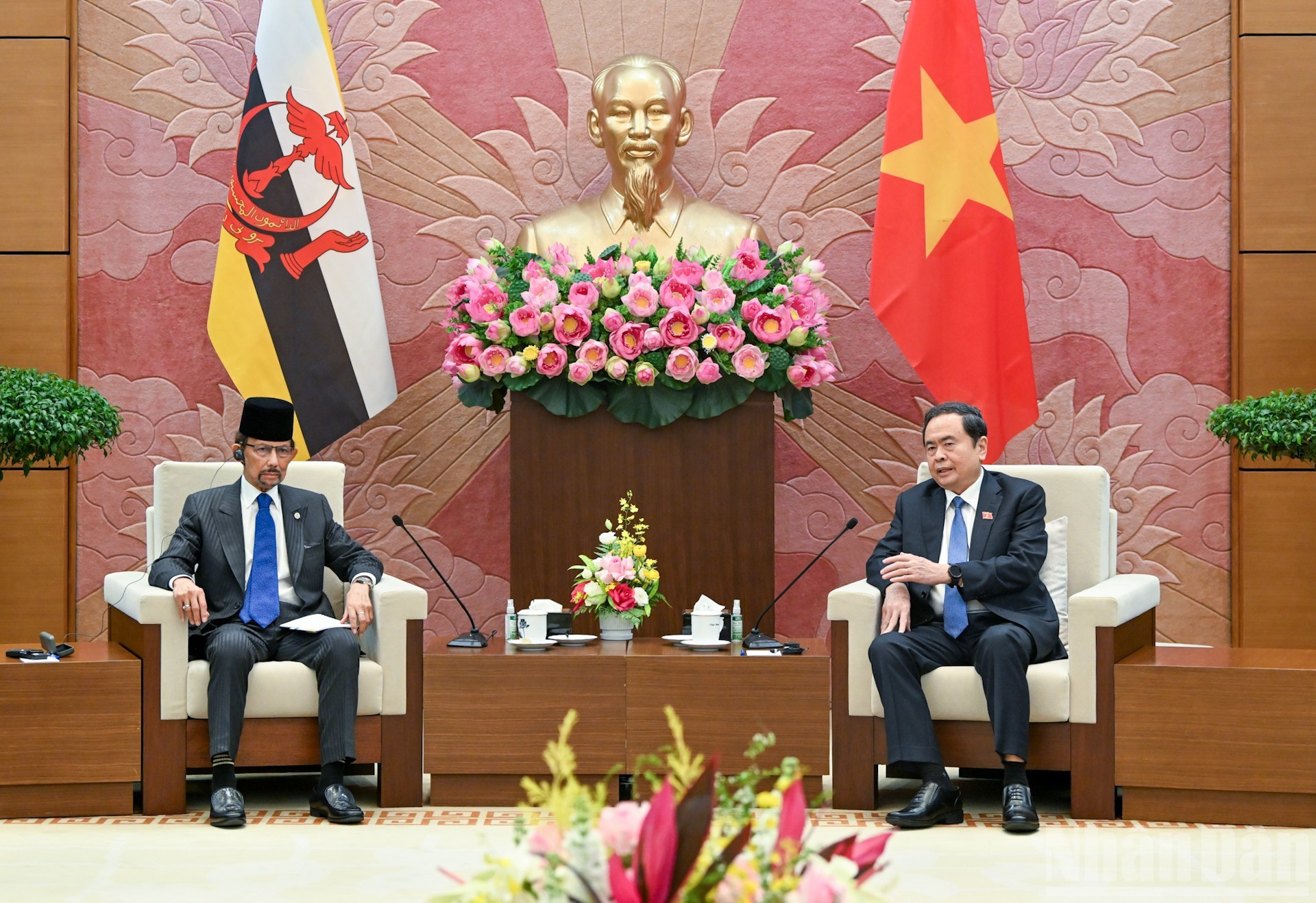 [Foto] Dirigente legislativo de Vietnam recibe al sultán de Brunéi