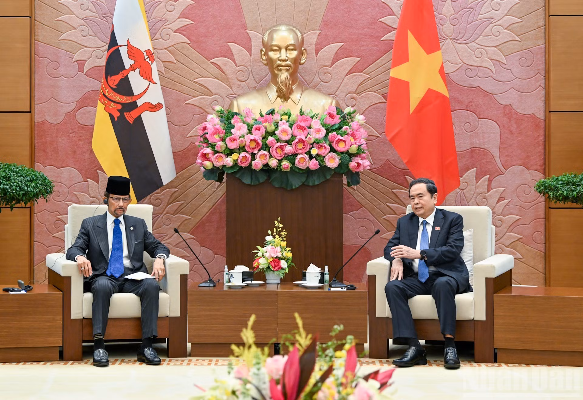 [Foto] Dirigente legislativo de Vietnam recibe al sultán de Brunéi