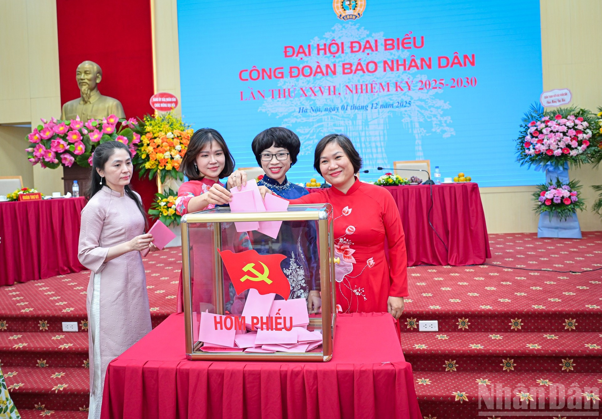 Los asistentes votan para elegir el Comité Ejecutivo del Sindicato del periódico del XXVII mandato, para el periodo 2025-2030, y los delegados que asistirán al Congreso del Sindicato a un nivel superior.