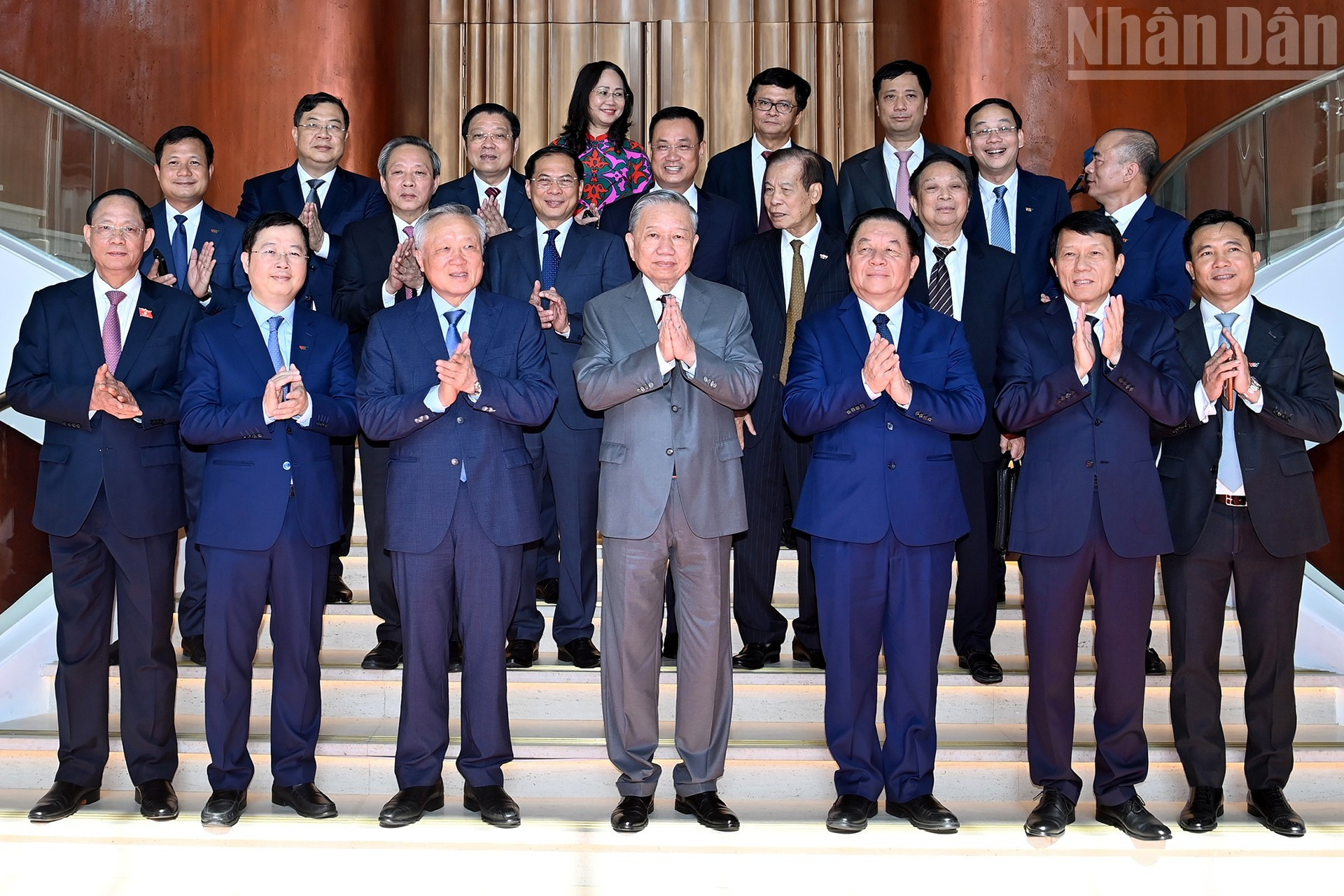 El secretario general To Lam y los dirigentes del Partido y del Estado en la ceremonia. El secretario general To Lam y los dirigentes del Partido y del Estado en la ceremonia.