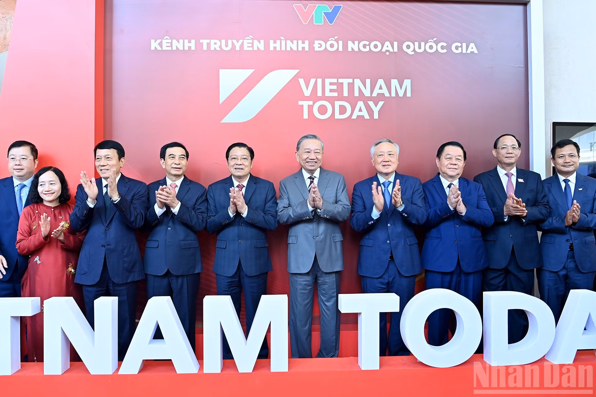 El secretario general To Lam y los dirigentes del Partido y del Estado en la ceremonia.