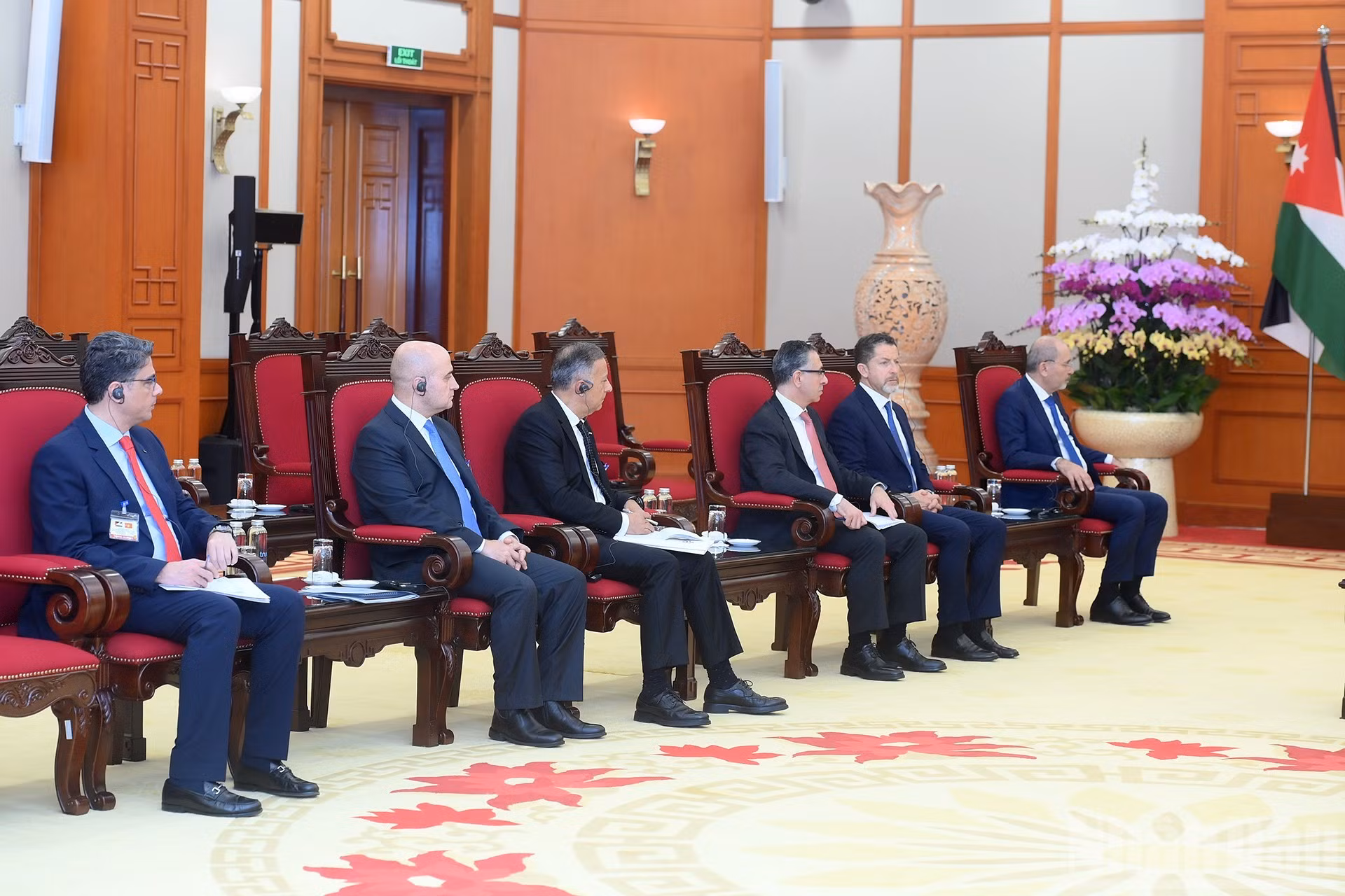 Delegados jordanos asisten al encuentro.