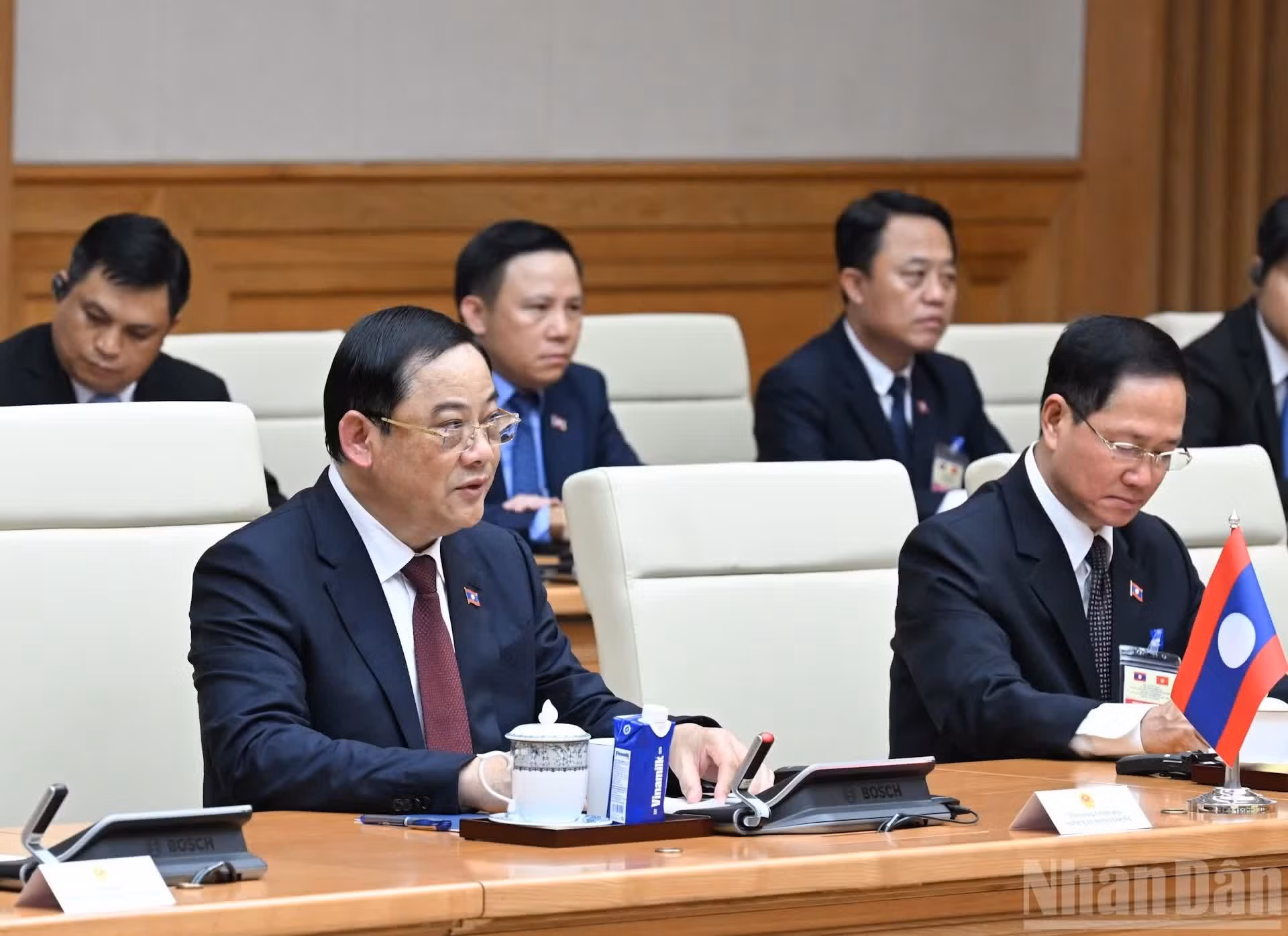 El primer ministro de Laos, Sonexay Siphandone, habla en el encuentro.