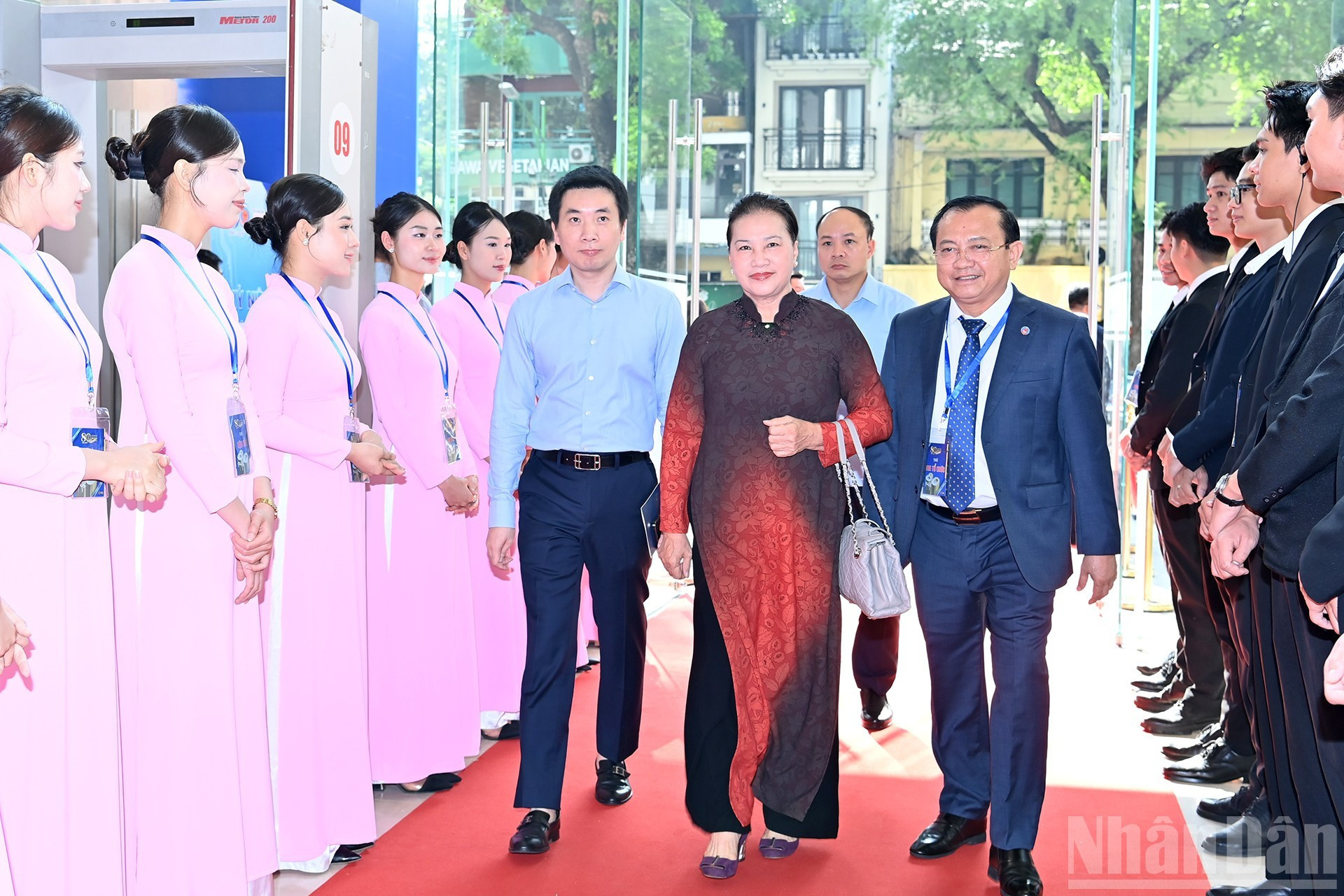 La extitular de la Asamblea Nacional, Nguyen Thi Kim Ngan acude al evento. La extitular de la Asamblea Nacional, Nguyen Thi Kim Ngan acude al evento.