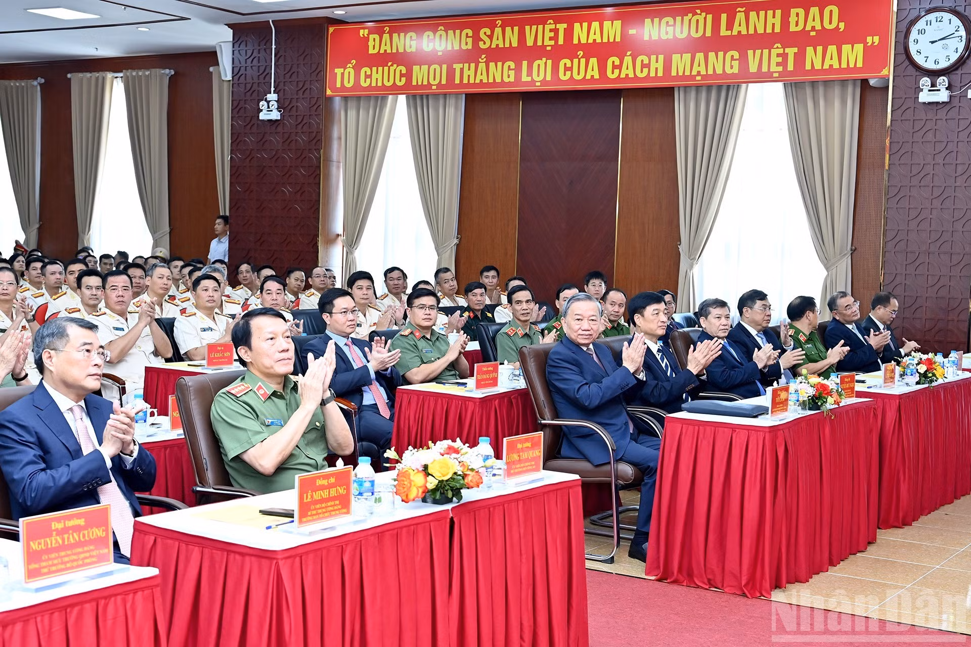 Dirigentes del Partido y Estado asisten al encuentro.