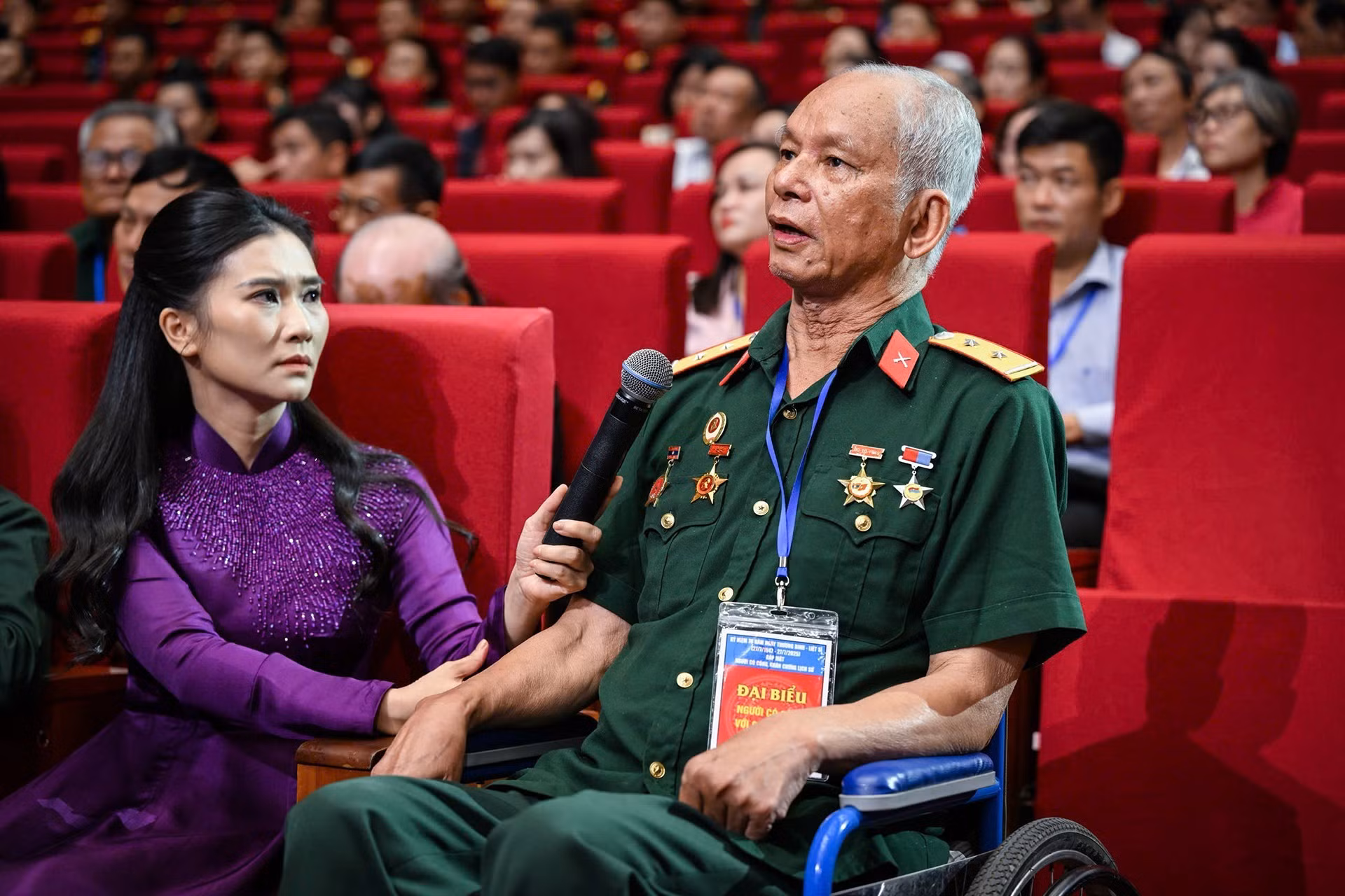 Un veterano de guerra comparte sus recuerdos.