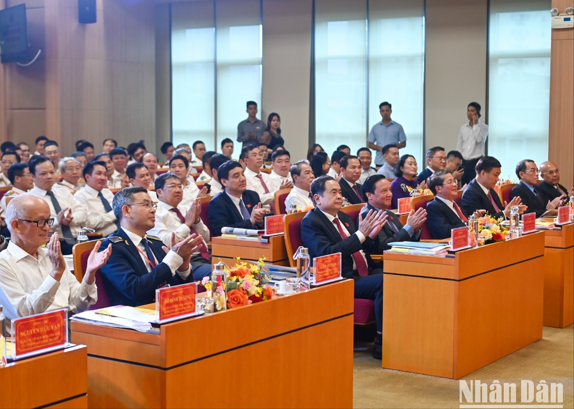 El presidente de la ANV y los representantes asisten al evento.