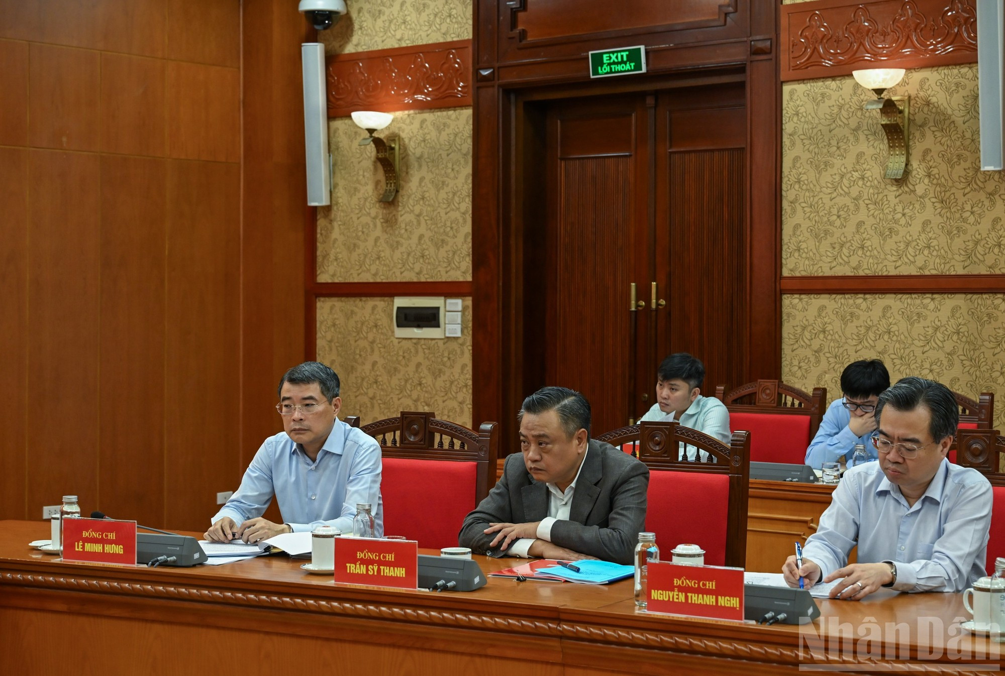 Miembros del Buró Político y del Comité Central del PCV en la reunión.