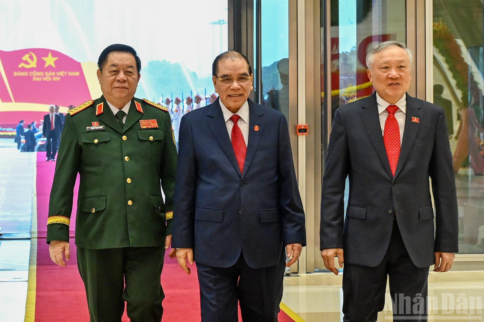 El exsecretario general del PCV, Nong Duc Manh (en el centro), interviene en la magna cita.