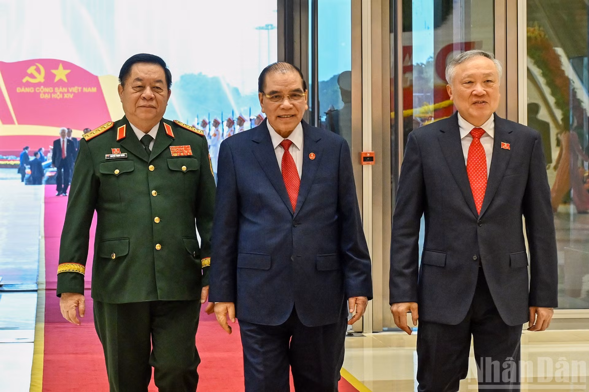 El exsecretario general del PCV, Nong Duc Manh (en el centro), interviene en la magna cita.