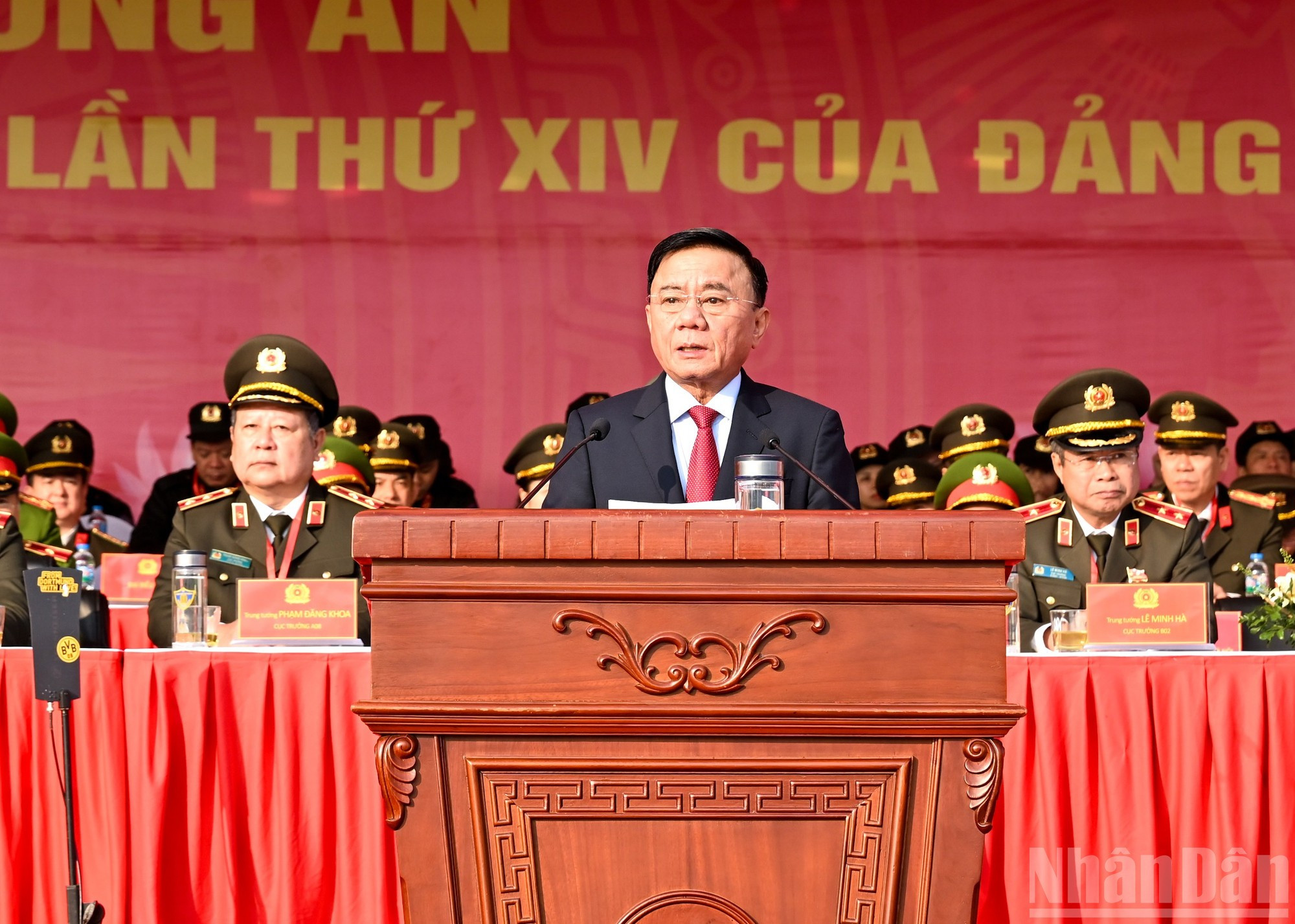 El integrante permanente del Secretariado del Comité Central del PCV, Tran Cam Tu.