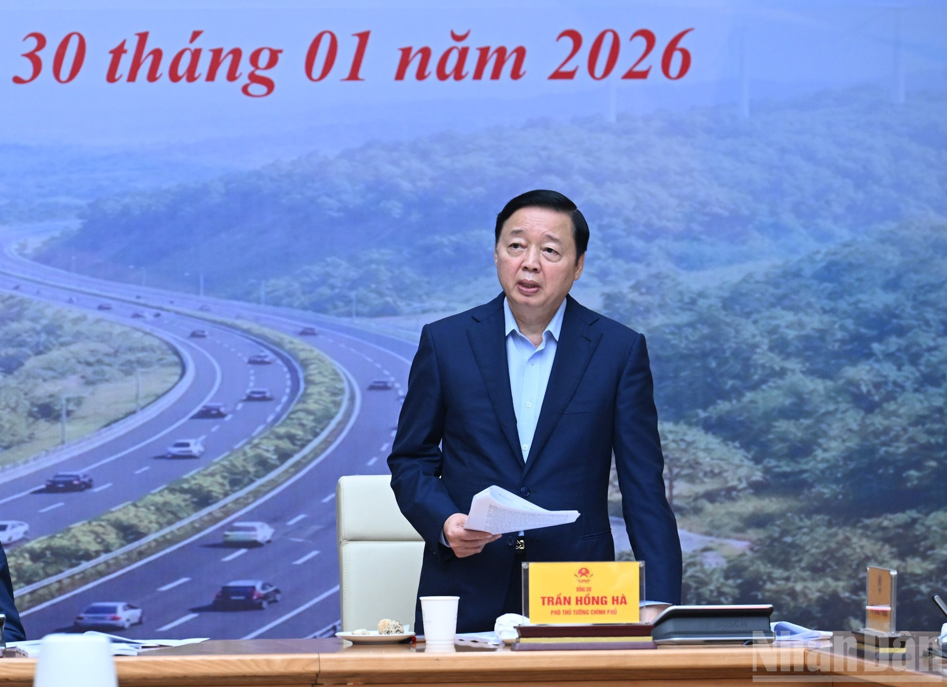 El vicepremier Tran Hong Ha habla en la cita.