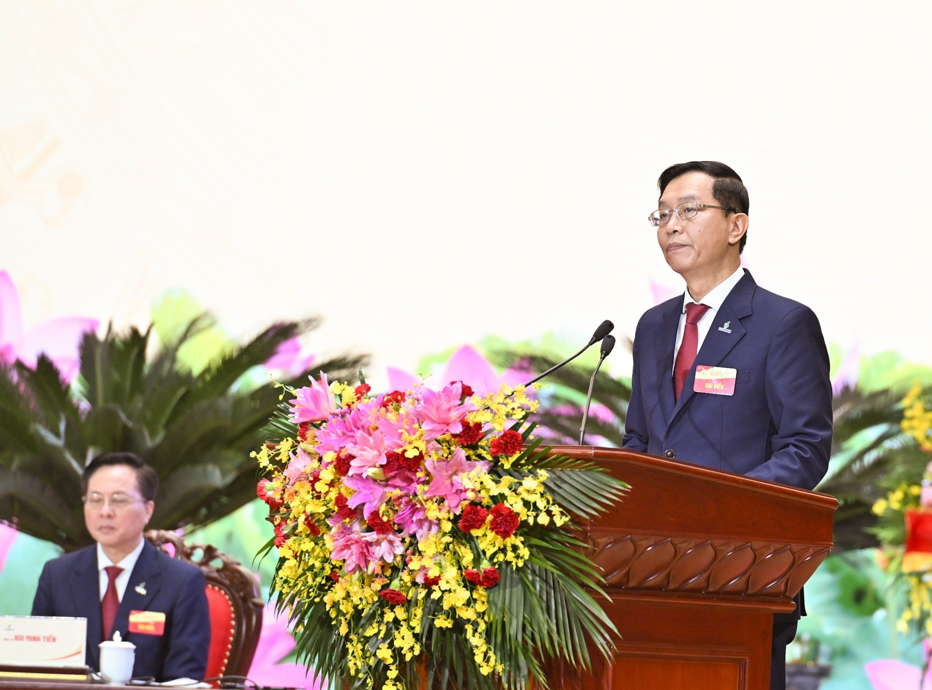 El subsecretario permanente del Comité del Partido del Grupo, Tran Quang Dung, habla en la cita.