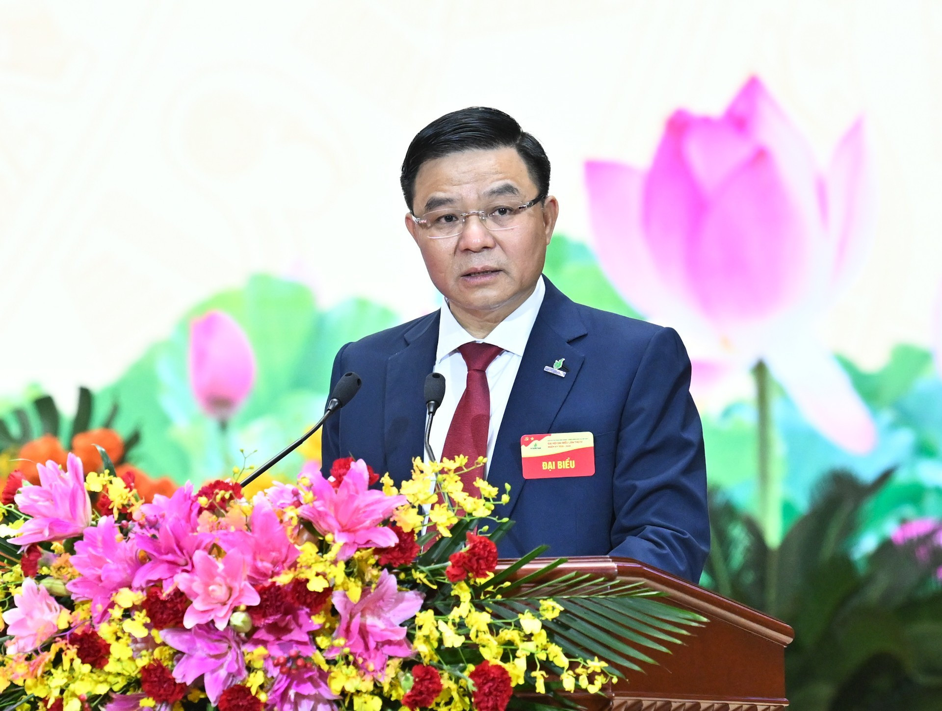 El secretario del Partido y presidente de la Junta de Miembros de Petrovietnam, Le Manh Hung, pronuncia el discurso inaugural.