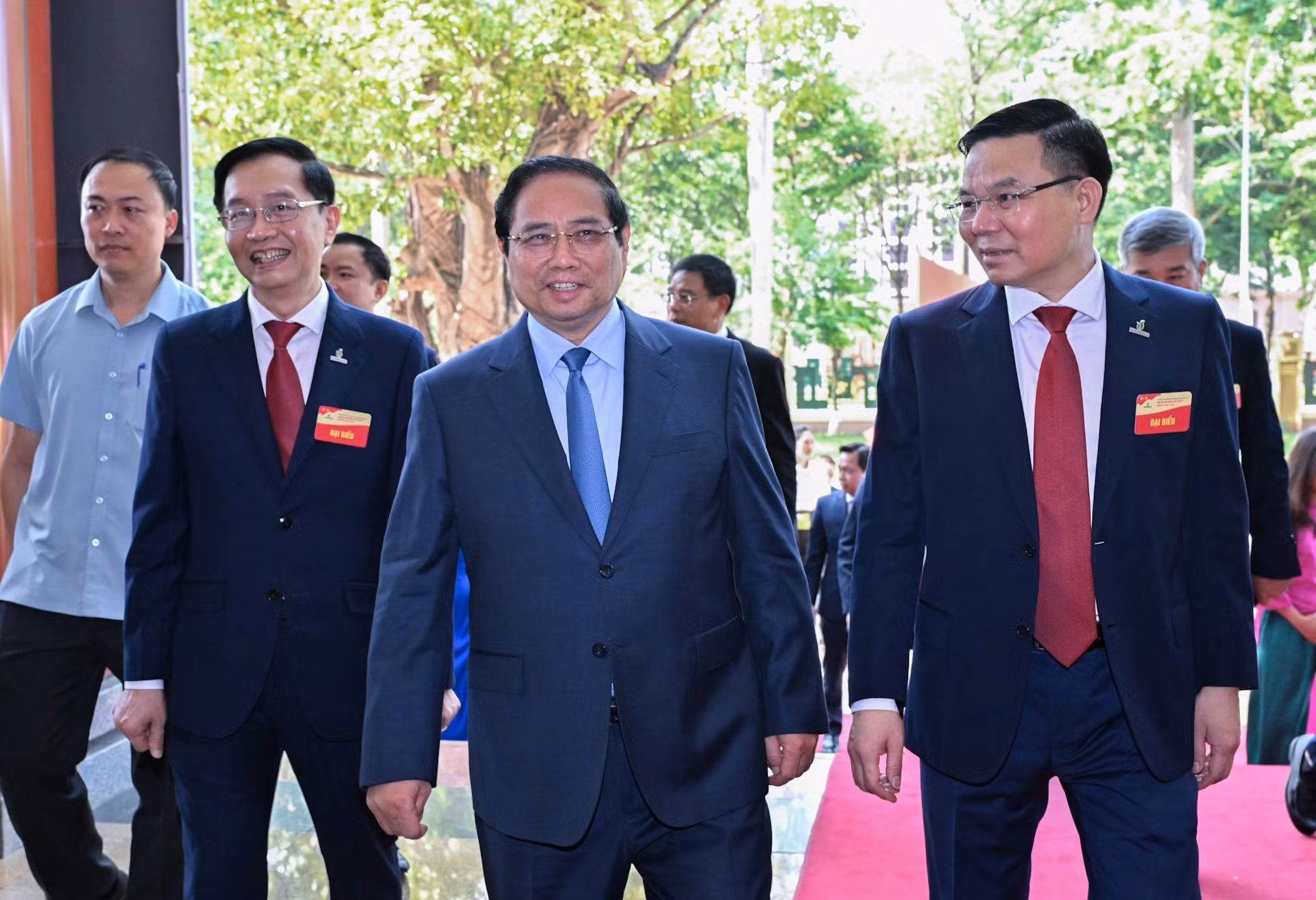 El jefe del gobierno vietnamita Pham Minh Chinh asiste a la cita.