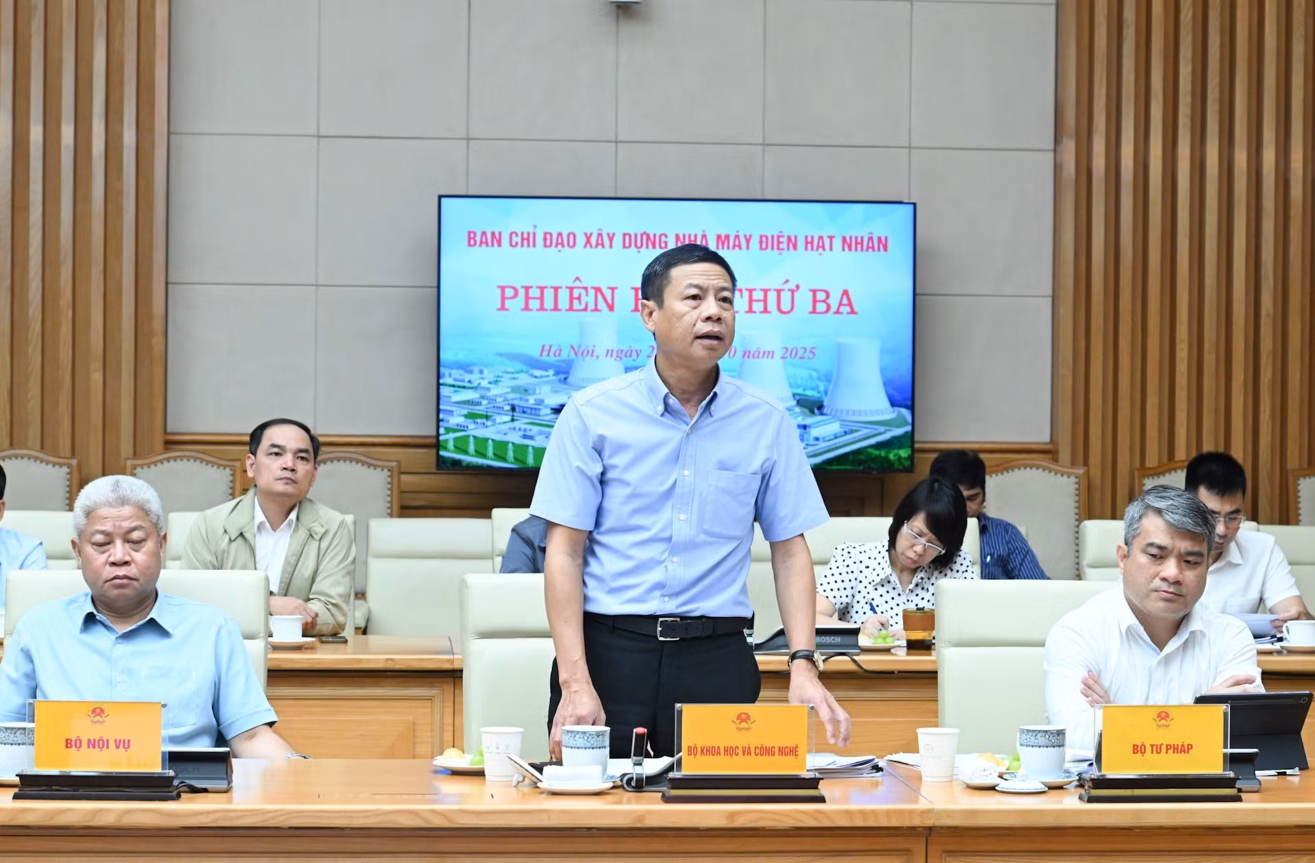 El viceministro de Ciencia y Tecnología Le Xuan Dinh presenta su opinión.