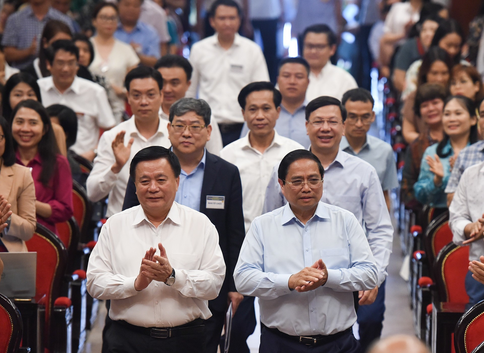 El primer ministro de Vietnam, Pham Minh Chinh (derecha) asiste a la cita. El primer ministro de Vietnam, Pham Minh Chinh (derecha) asiste a la cita.