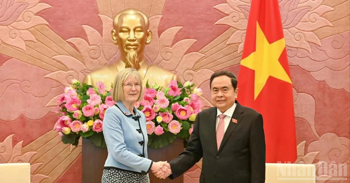 [Foto] Líder legislativo de Vietnam recibe a la embajadora de Australia