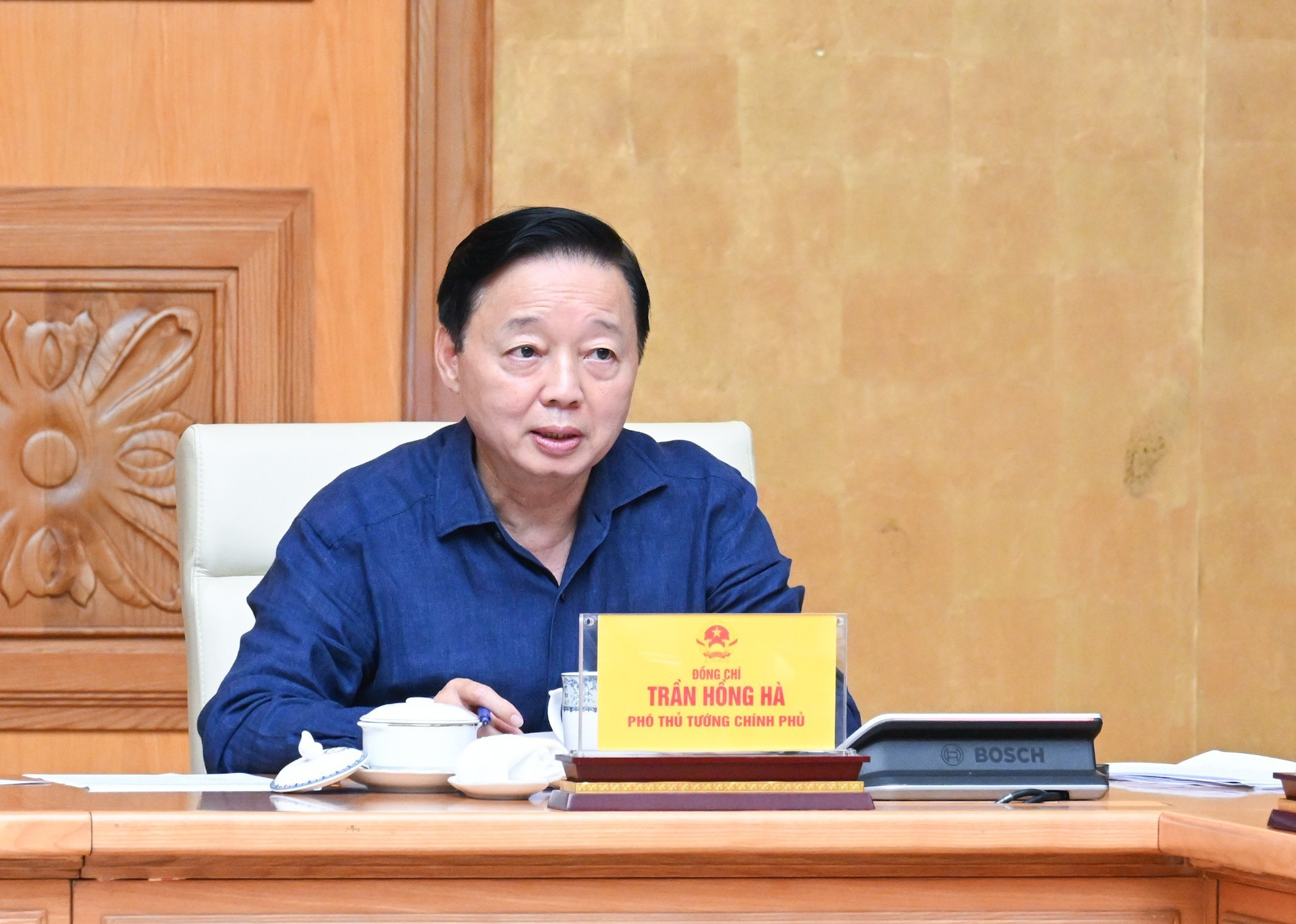 El viceprimer ministro Tran Hong Ha toma la palabra en la cita.