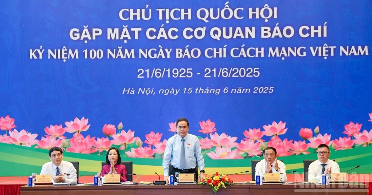 [Foto] Máximo legislador de Vietnam se reúne con dirigentes de órganos periodísticos 
