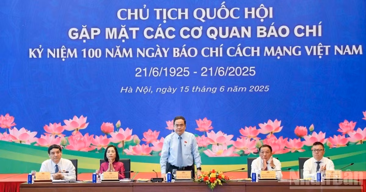 [Foto] Máximo legislador de Vietnam se reúne con dirigentes de órganos periodísticos 