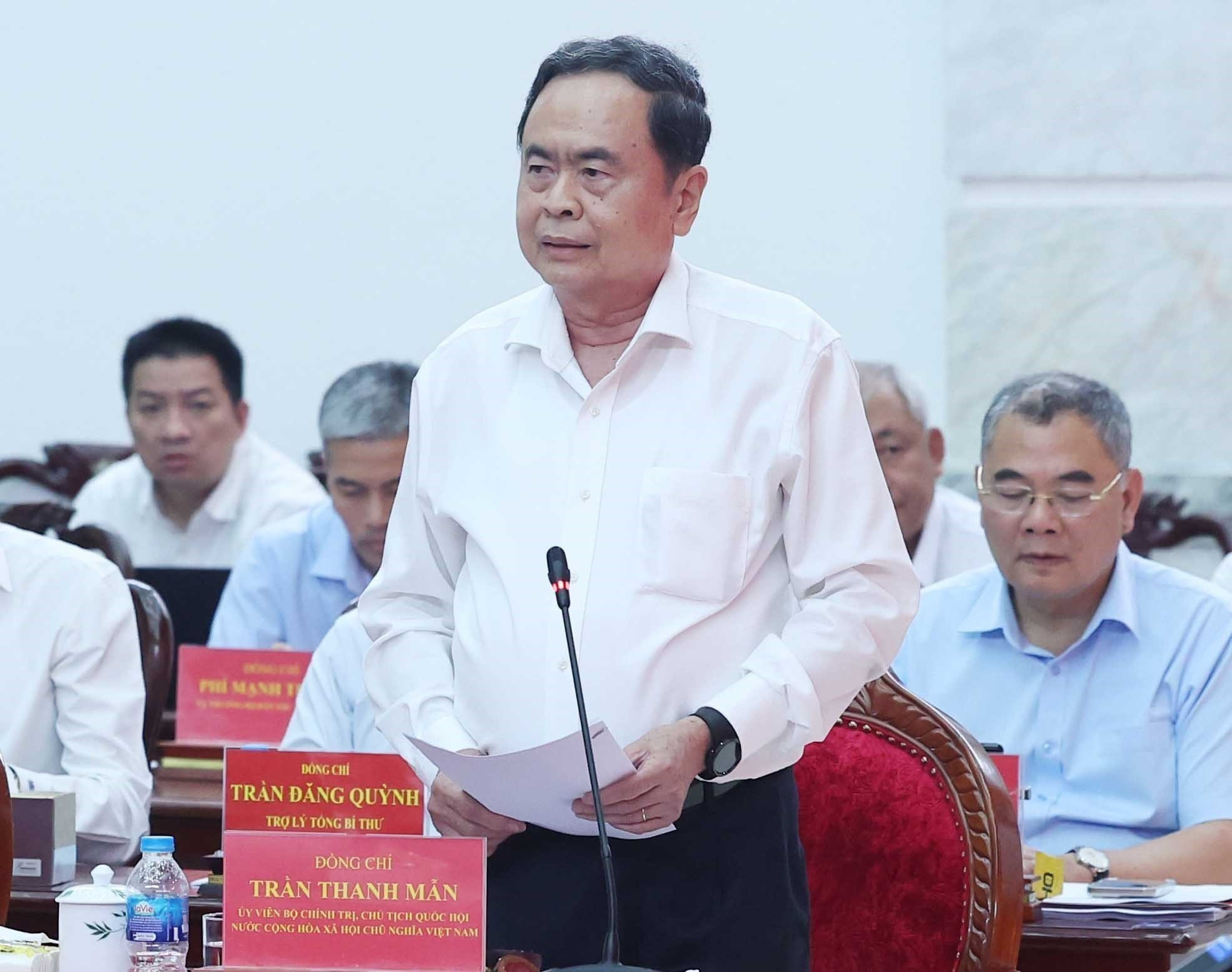 El presidente de la Asamblea Nacional de Vietnam, Tran Thanh Man, habla en la cita.