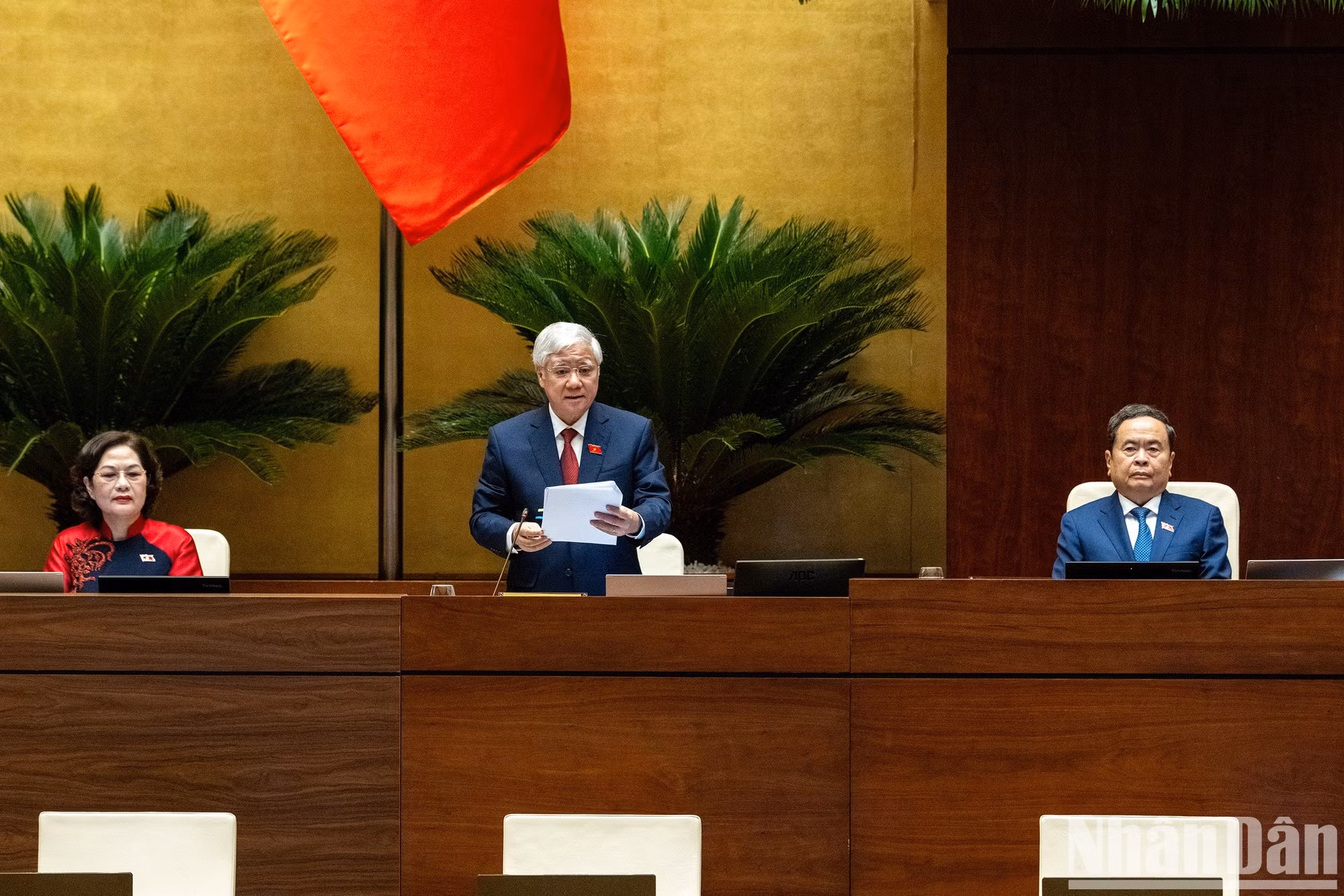 El vicepresidente de la ANV, Do Van Chien, dirige la sesión inaugural.
