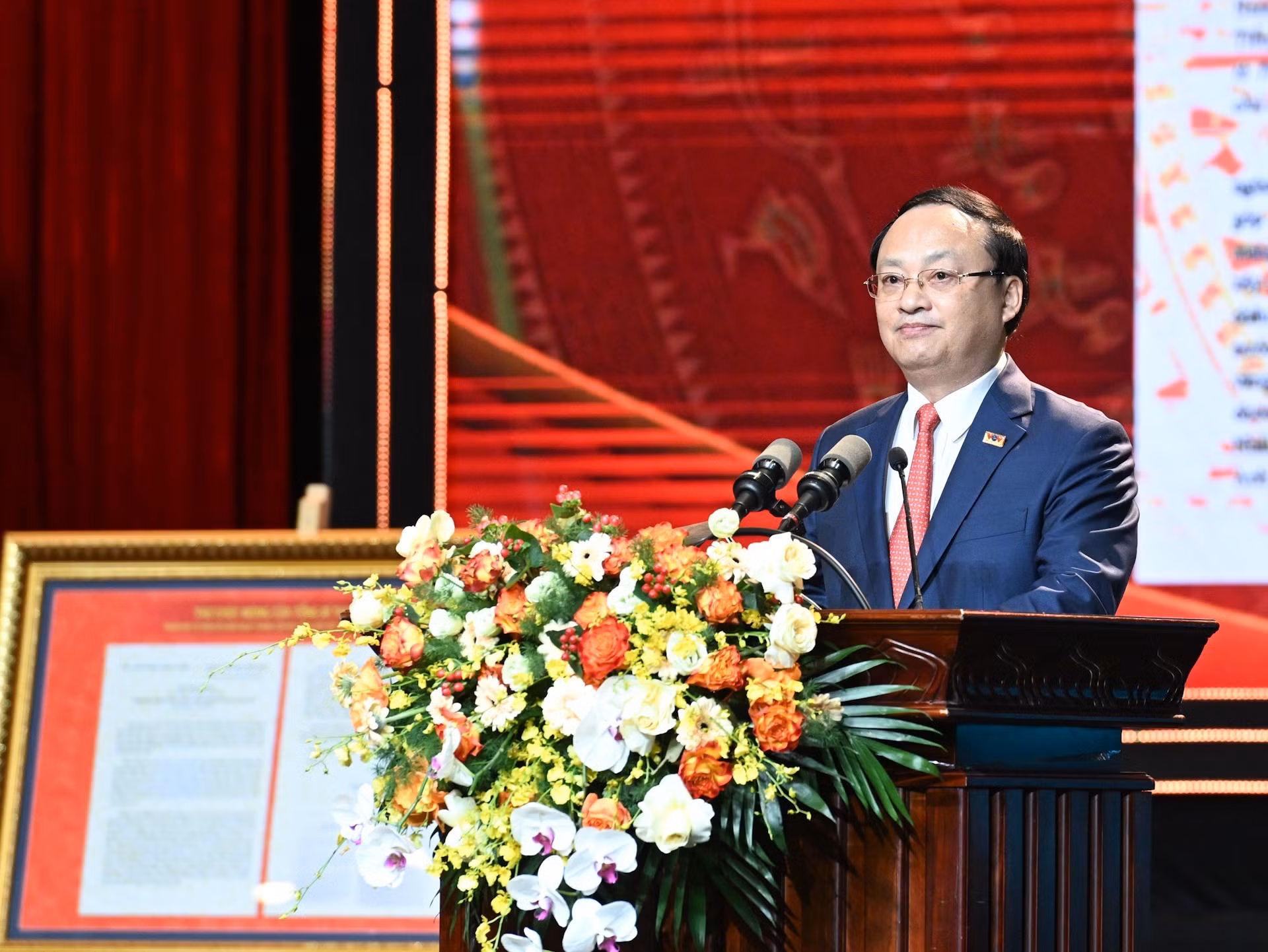 El director general de la VOV, Do Tien Sy, pronuncia un discurso conmemorativo.