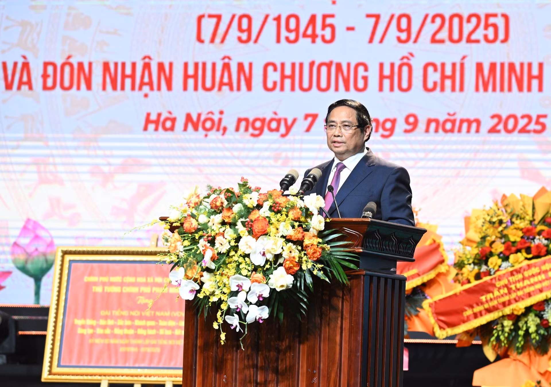 El premier Pham Minh Chinh toma la palabra en la cita.