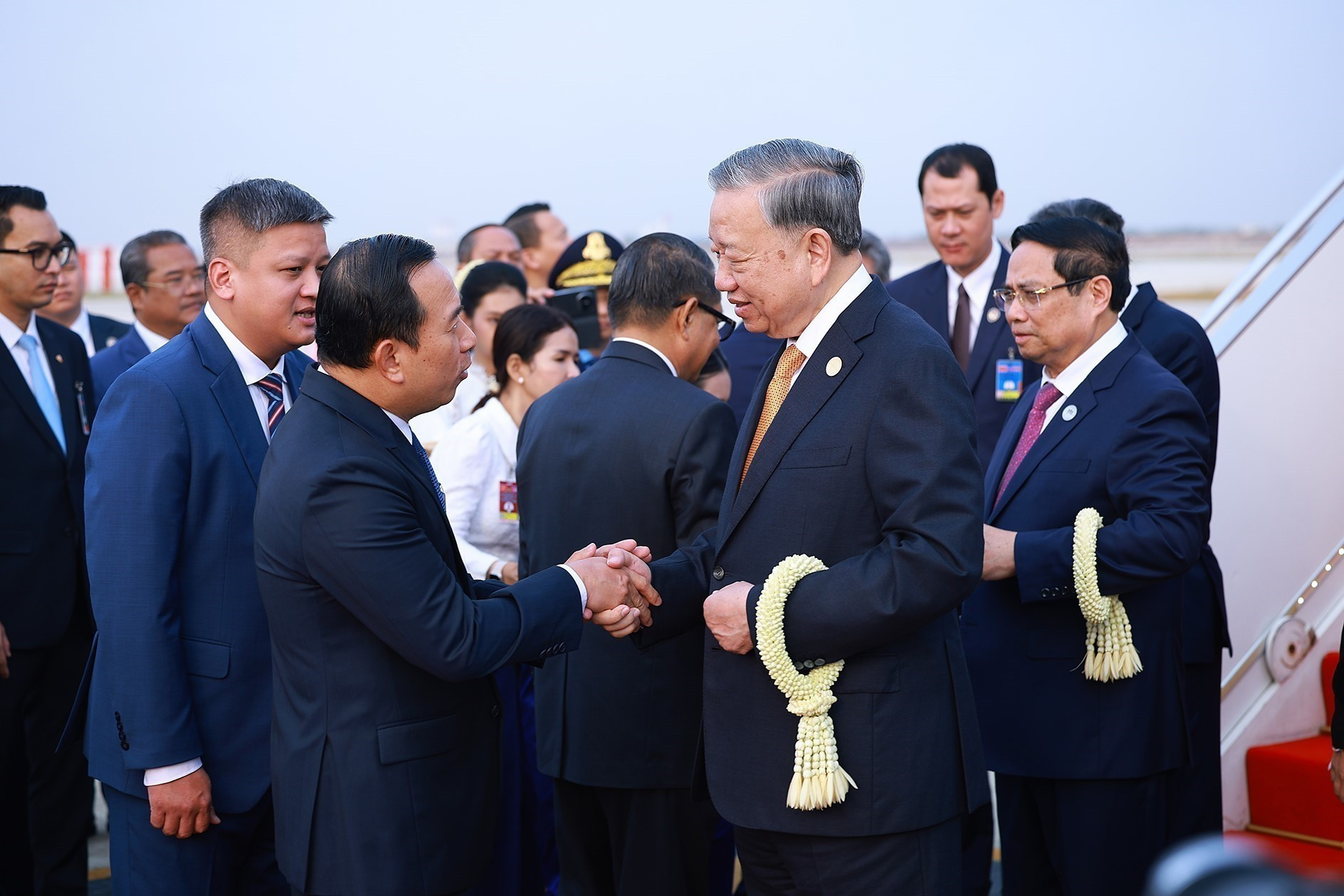 El secretario general To Lam inicia la visita de Estado a Camboya.