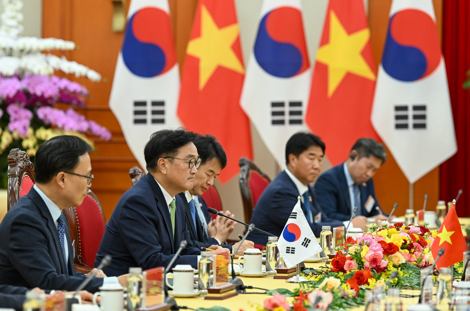 Miembros de la delegación surcoreana intervienen en la cita.