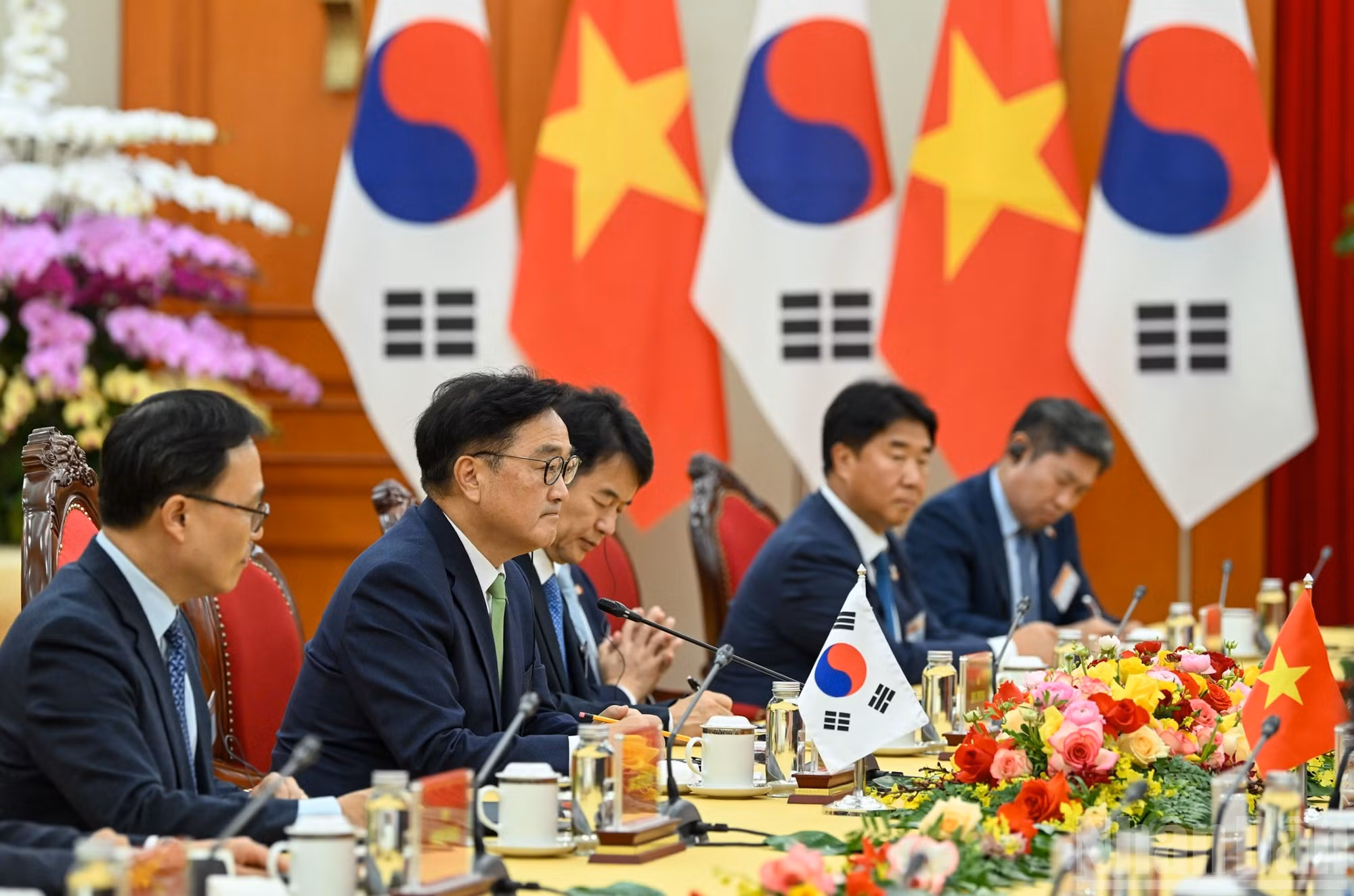 Miembros de la delegación surcoreana intervienen en la cita.