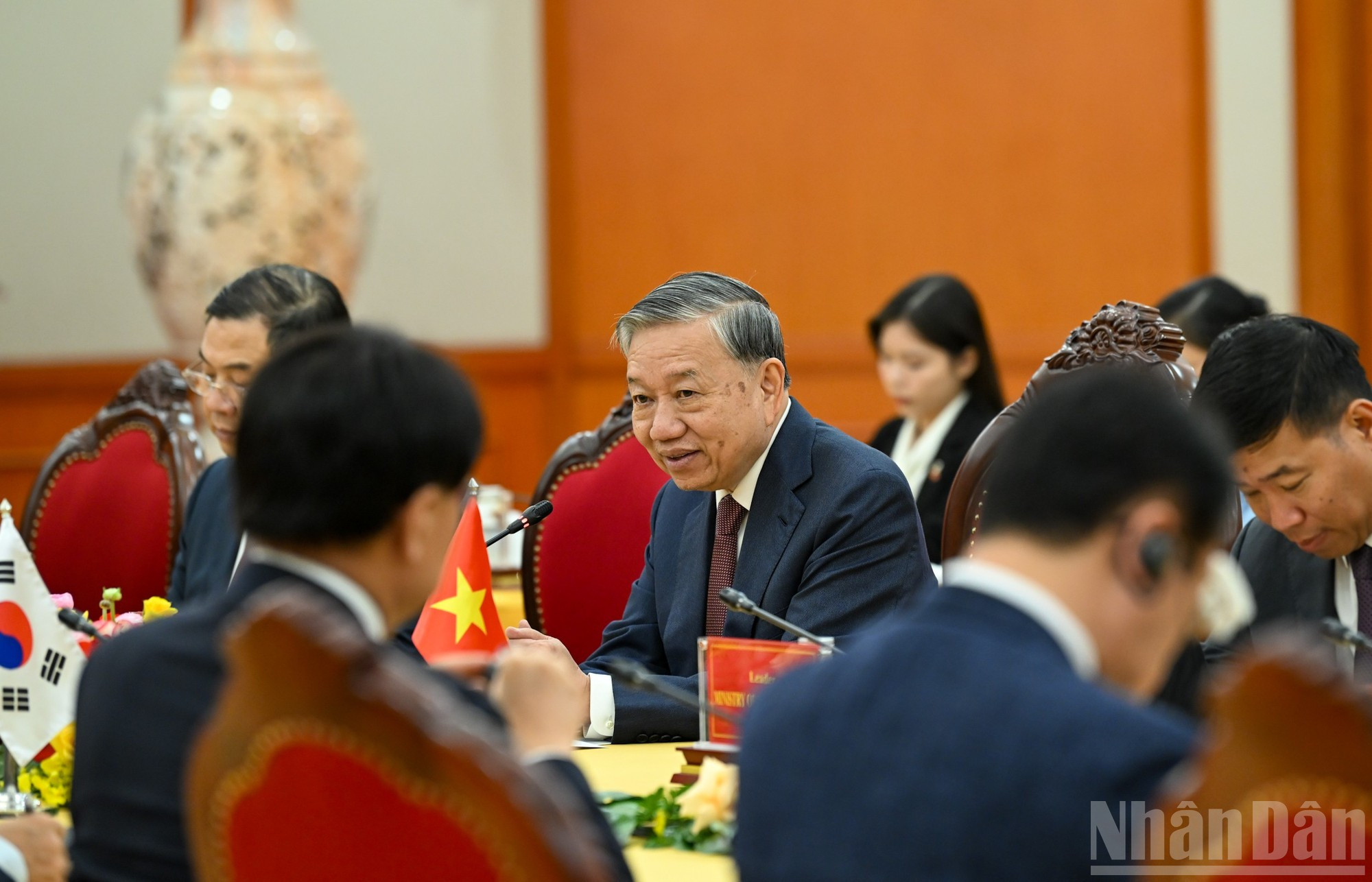 El líder partidista de Vietnam, To Lam, habla en la cita.