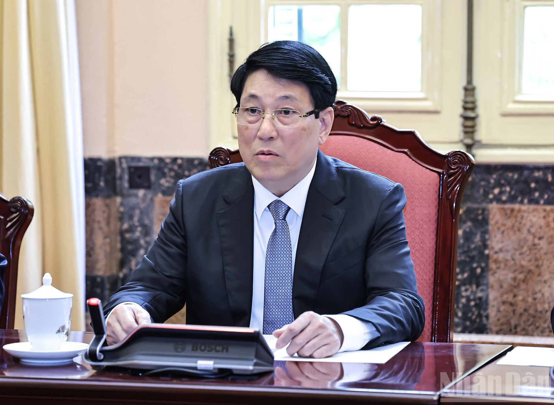 El presidente vietnamita Luong Cuong toma la palabra en la cita.