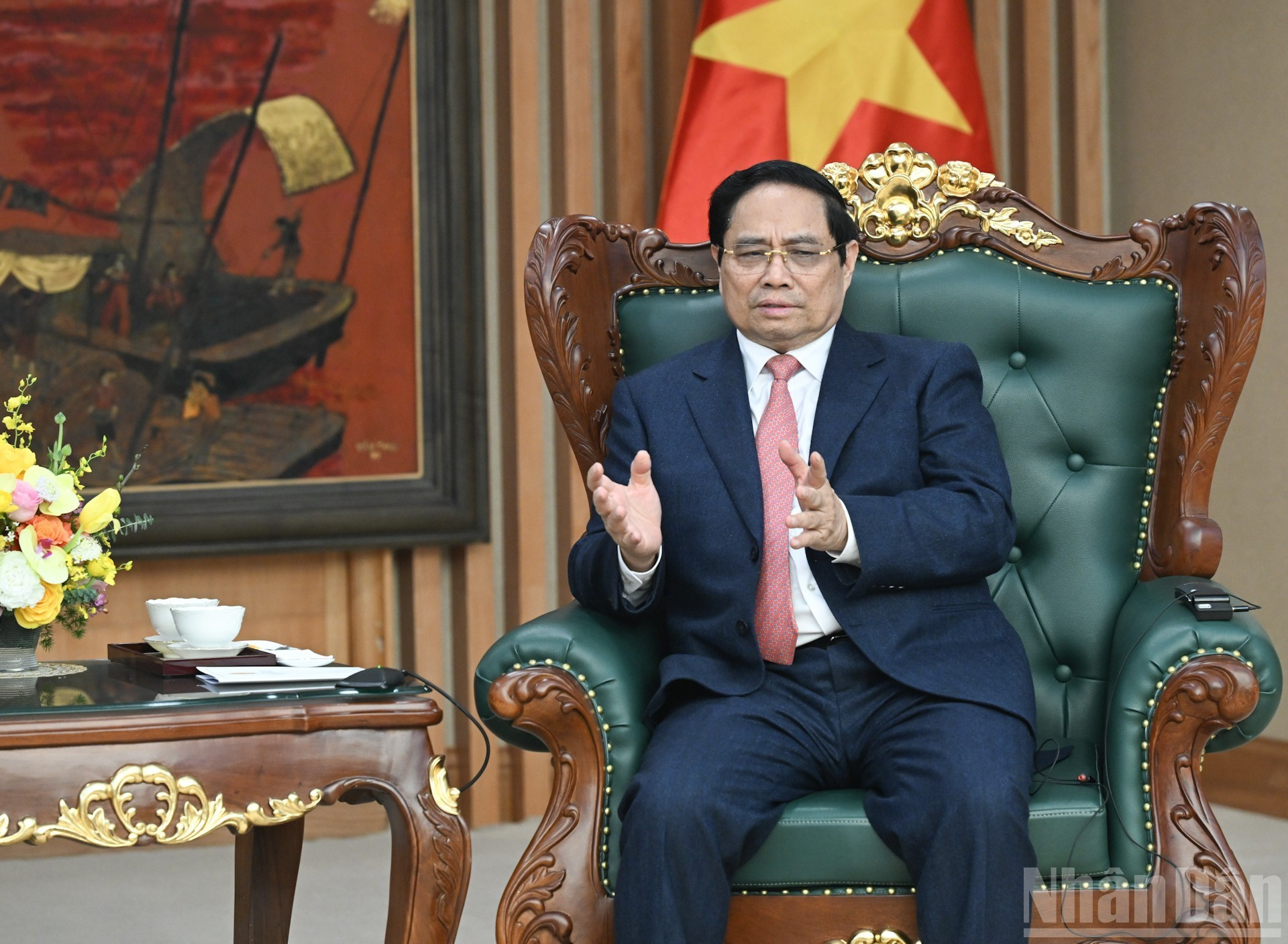 El jefe del Gobierno vietnamita habla en la cita.