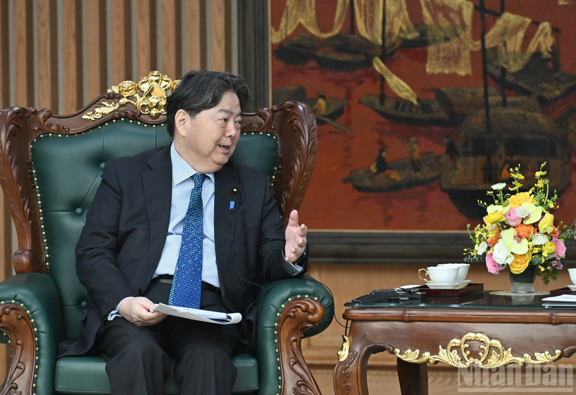 El ministro de Asuntos Internos y Comunicaciones, Hayashi Yoshimasa, habla en el encuentro.