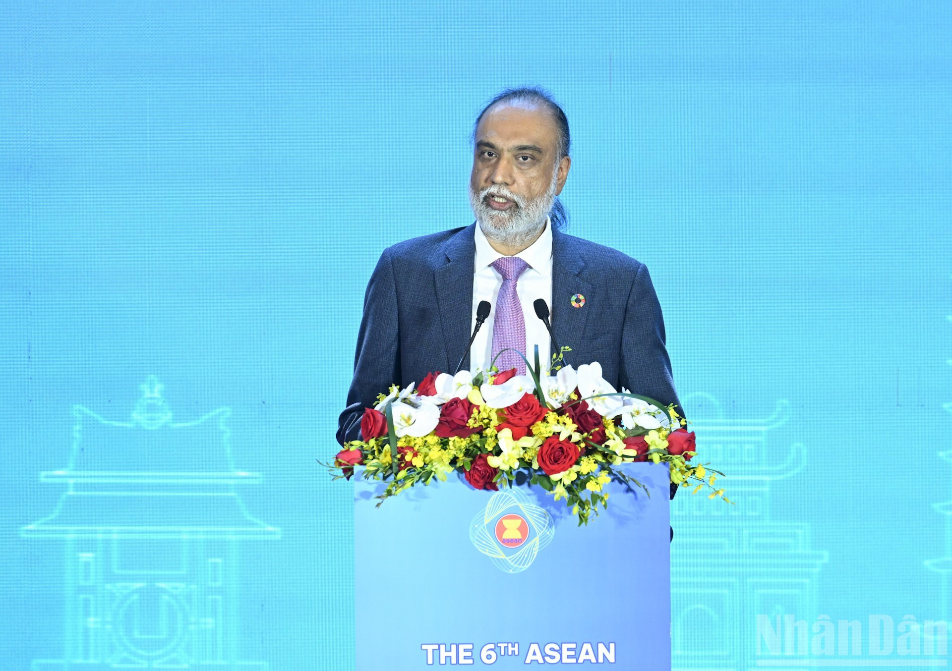 El vicesecretario general de las Naciones Unidas y enviado especial del secretario general para la Tecnología, Amandeep Singh Gill, habla en el evento.