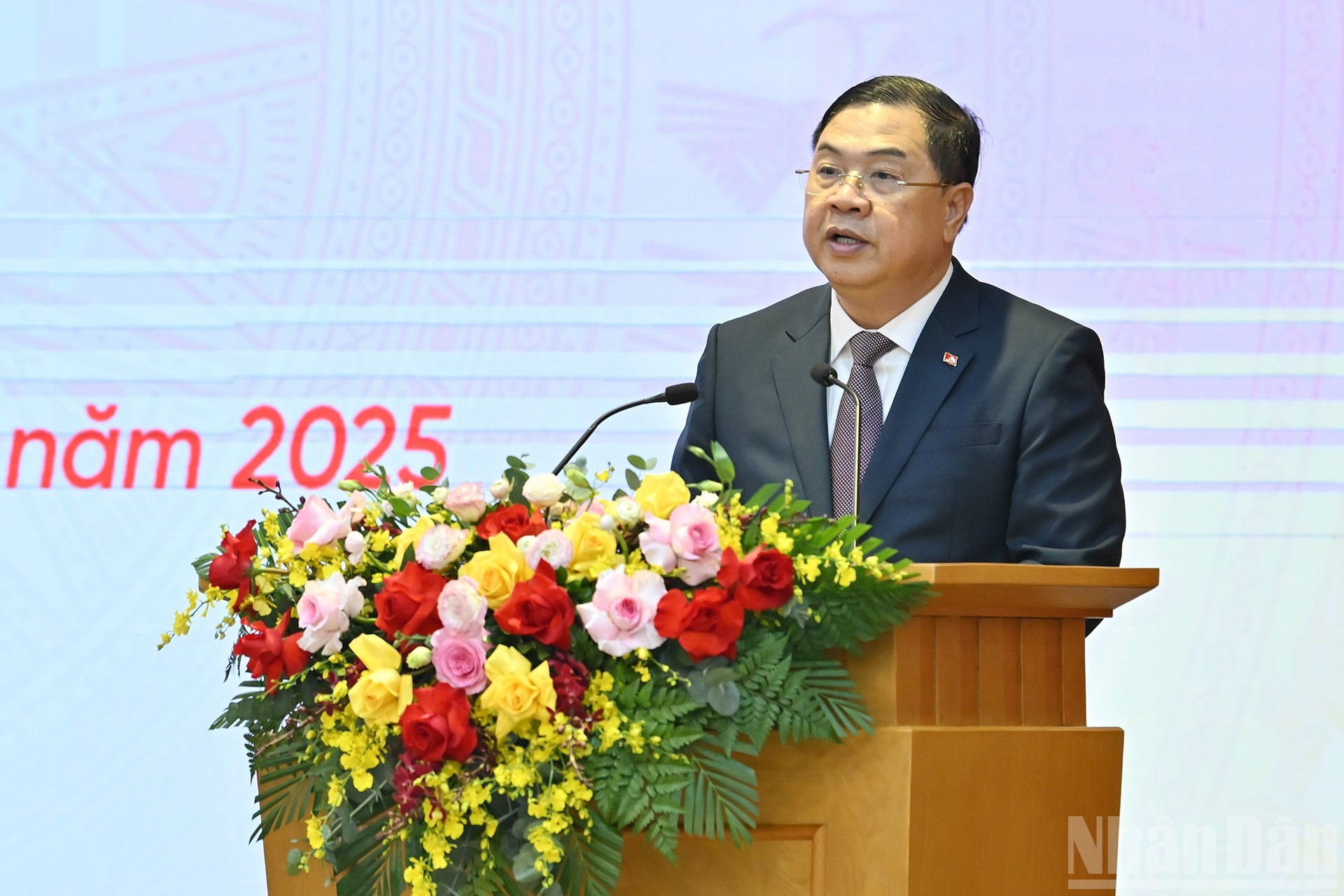 El jefe de la Oficina del Comité Central del PCV, Pham Gia Tuc, pronuncia un discurso inaugural de la conferencia.