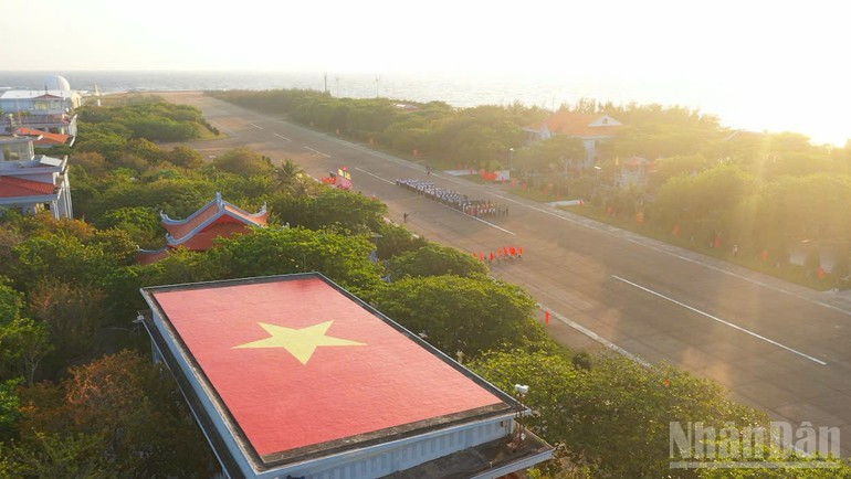 Esta mañana, el centro de votación nº 14 en la zona especial de Truong Sa en la provincia de Khanh Hoa, celebra las elecciones para elegir a los diputados de la Asamblea Nacional de la XVI Legislatura y a los diputados de los Consejos Populares de todos los niveles para el período 2026-2031.