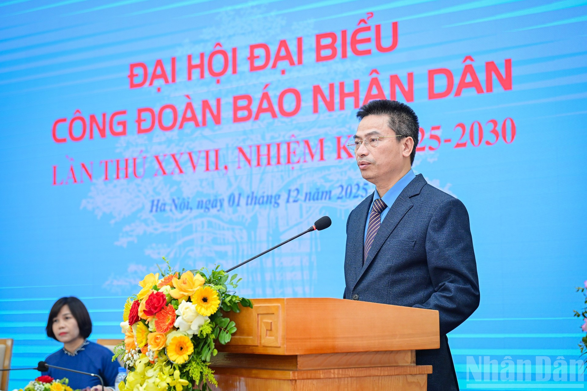 El vicepresidente permanente del Sindicato de Ciencia y Tecnología de Vietnam Pham Quang Huong habla en el evento.